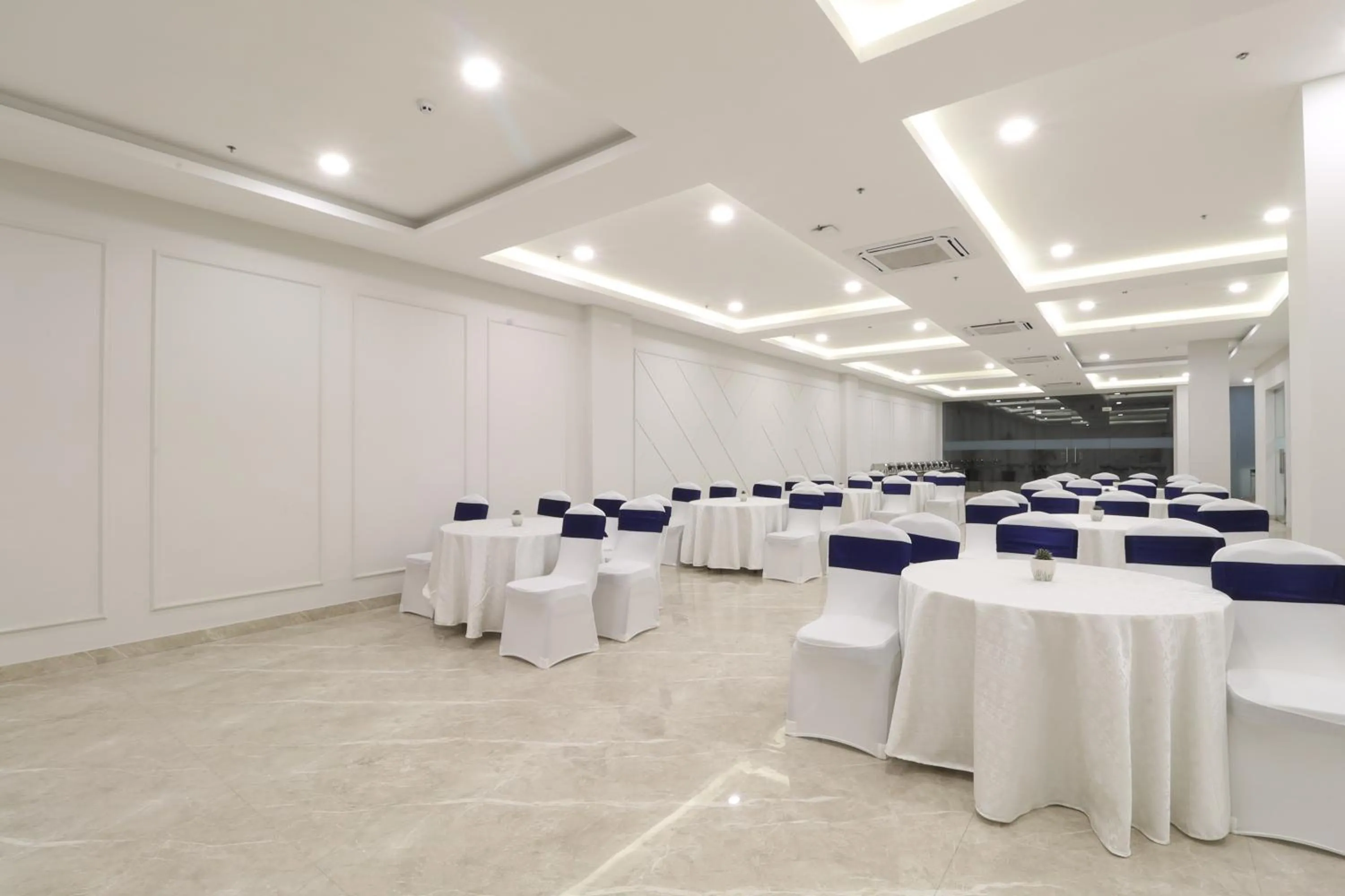 Meeting/conference room in Ahuja Residency Mayfield Garden