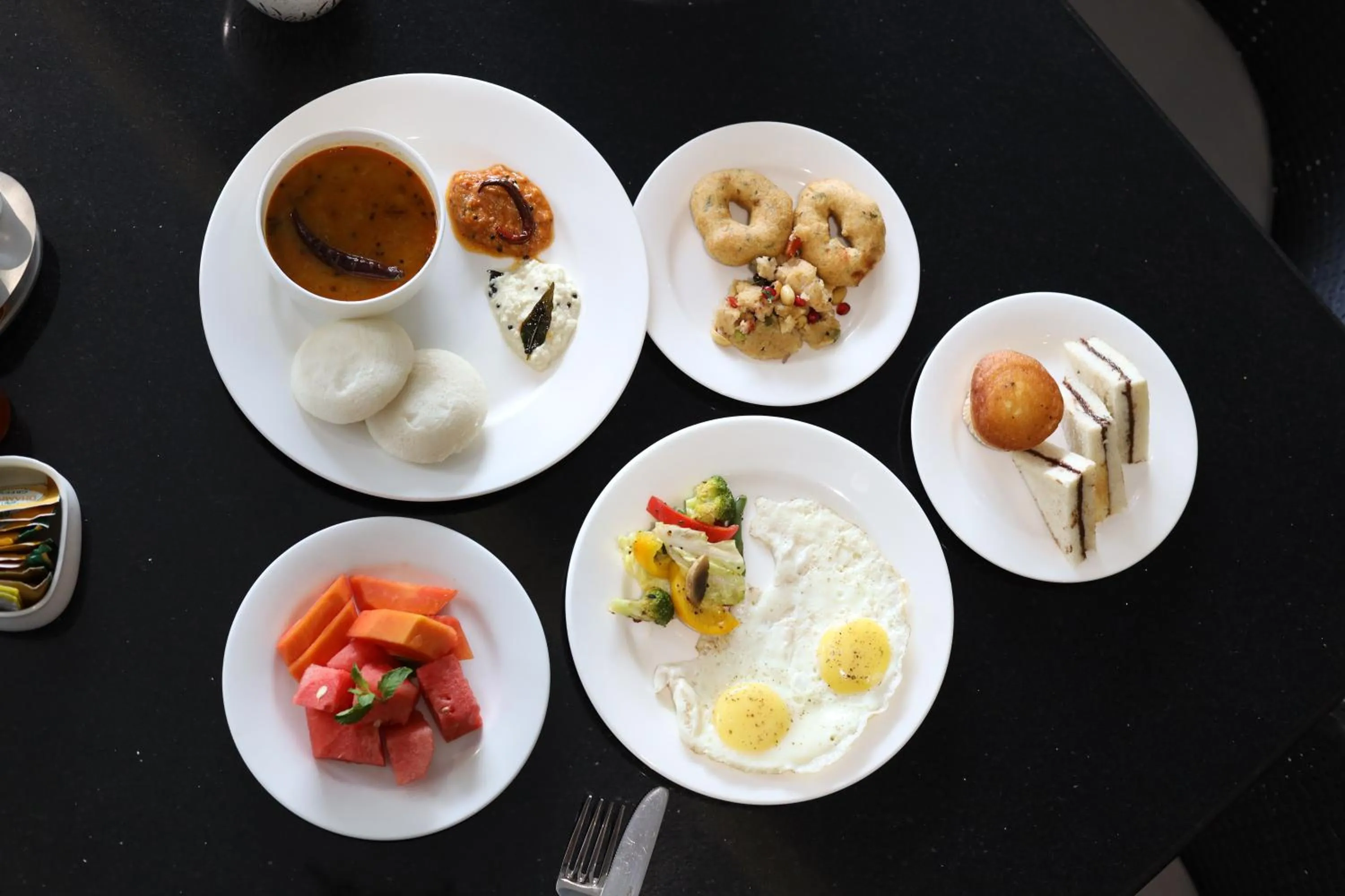 Food and drinks in Ahuja Residency Mayfield Garden