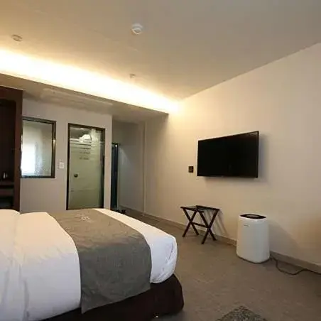 Deluxe Double Room - Complimentary Breakfast for 1/Free Dry cleaning for extended stays in Hotel J's Deluxe Double Room - Complimentary Breakfast for 1/Free Dry cleaning for extended stays in Hotel J's