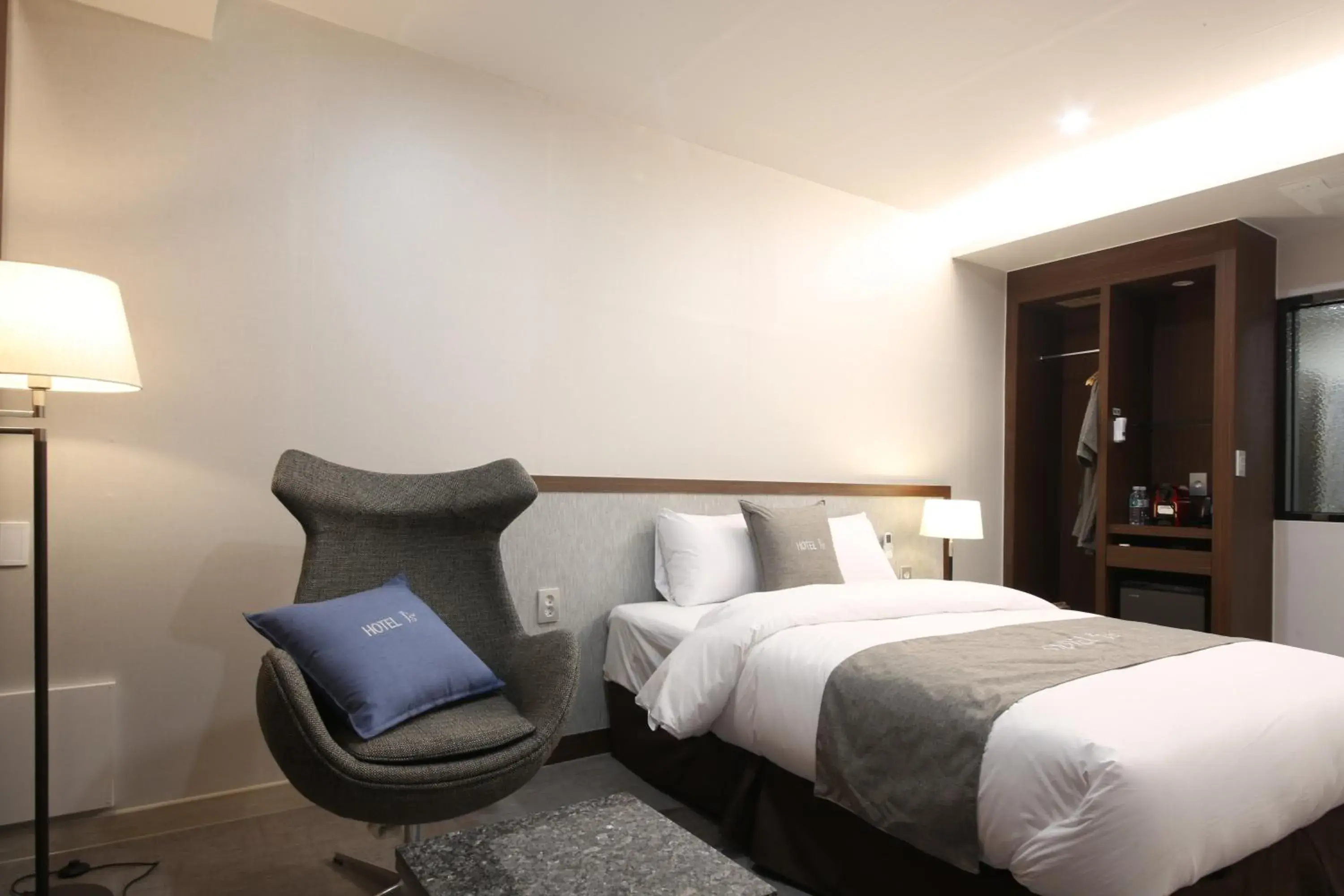 Superior Double Room - Complimentary Breakfast for 1/Free Dry cleaning for extended stays in Hotel J's Superior Double Room - Complimentary Breakfast for 1/Free Dry cleaning for extended stays in Hotel J's