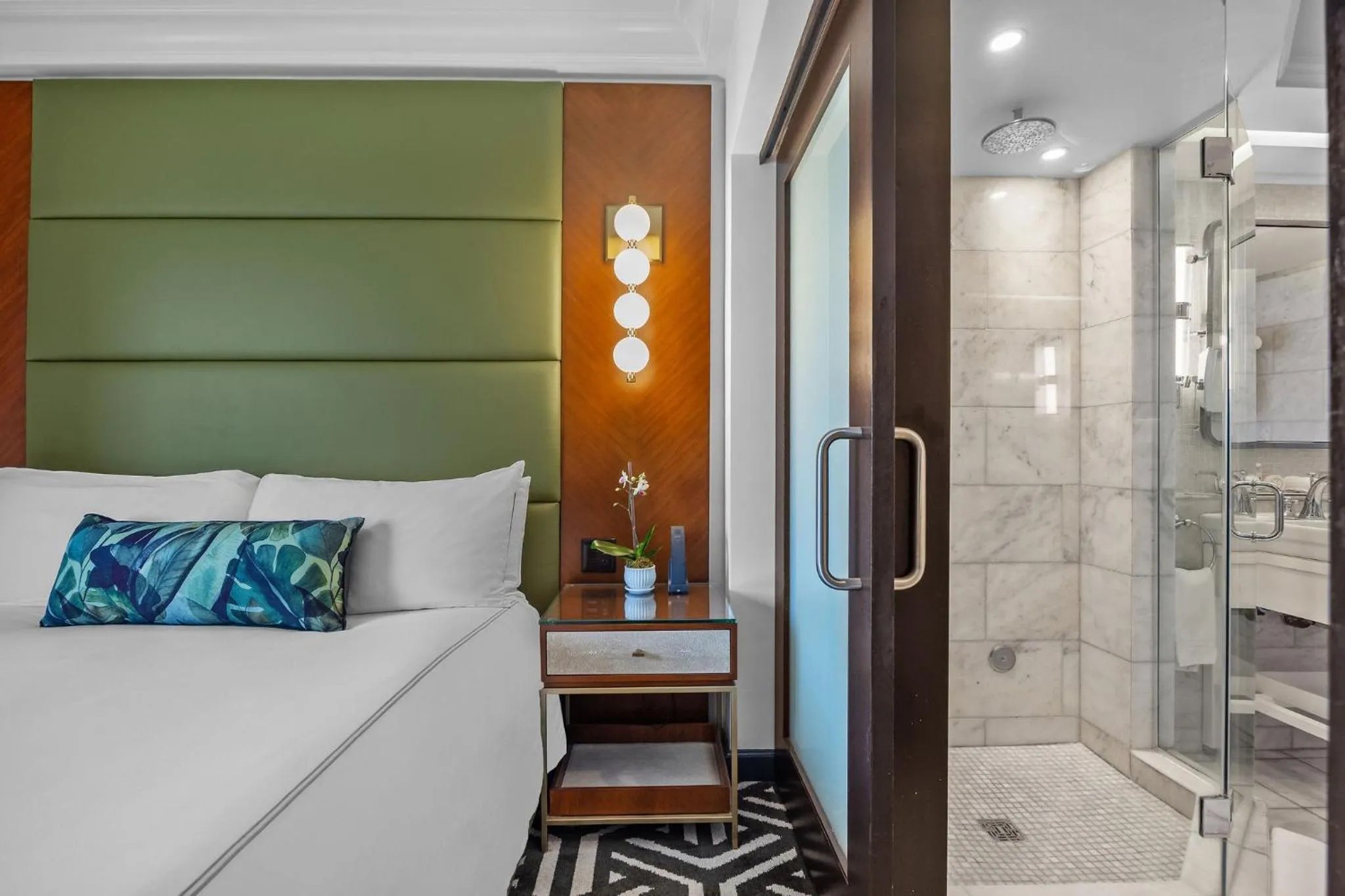Shower, Bed in Condado Vanderbilt Hotel