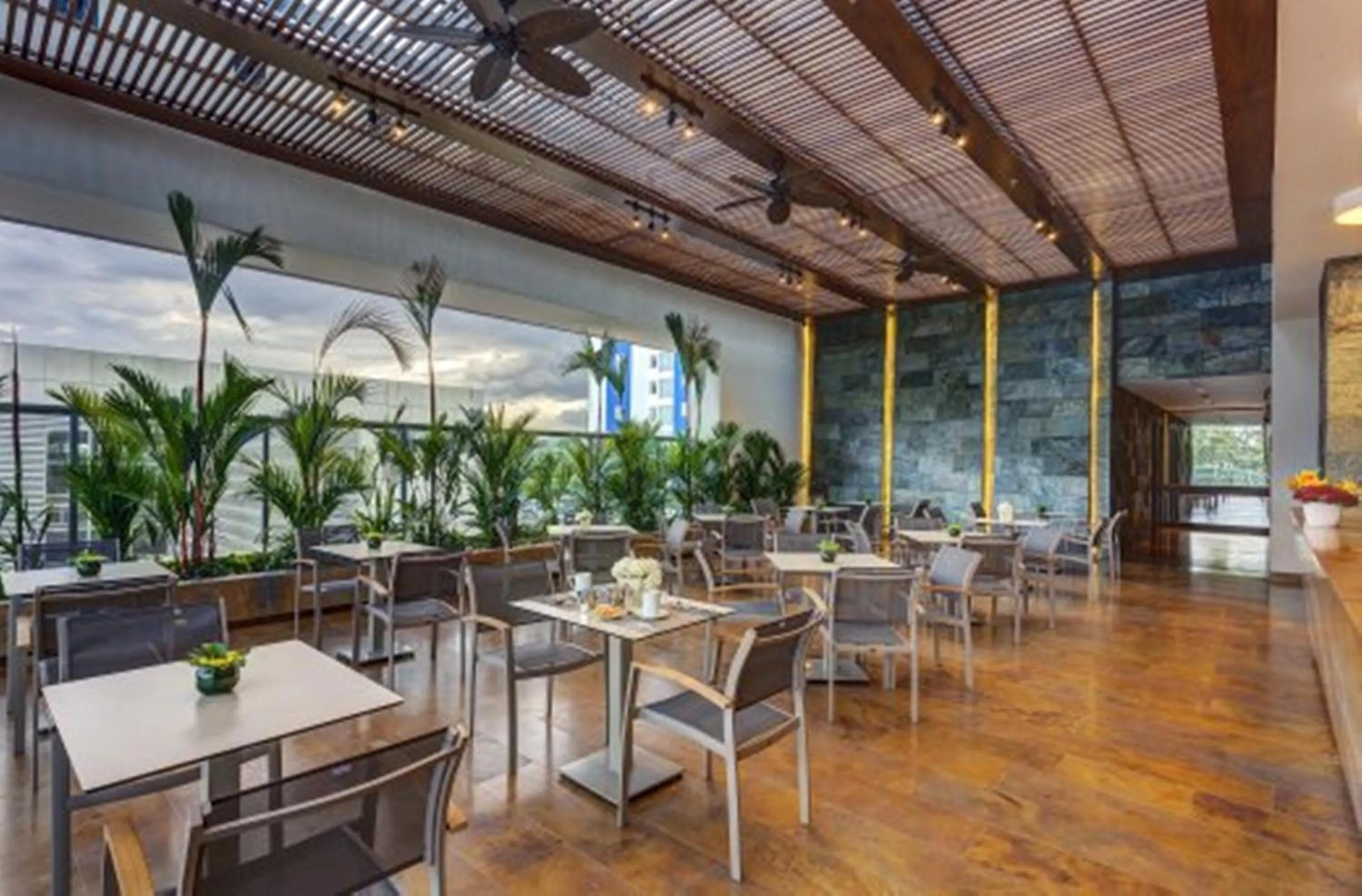 Restaurant/places to eat in Estelar Villavicencio Hotel & Centro De Convenciones