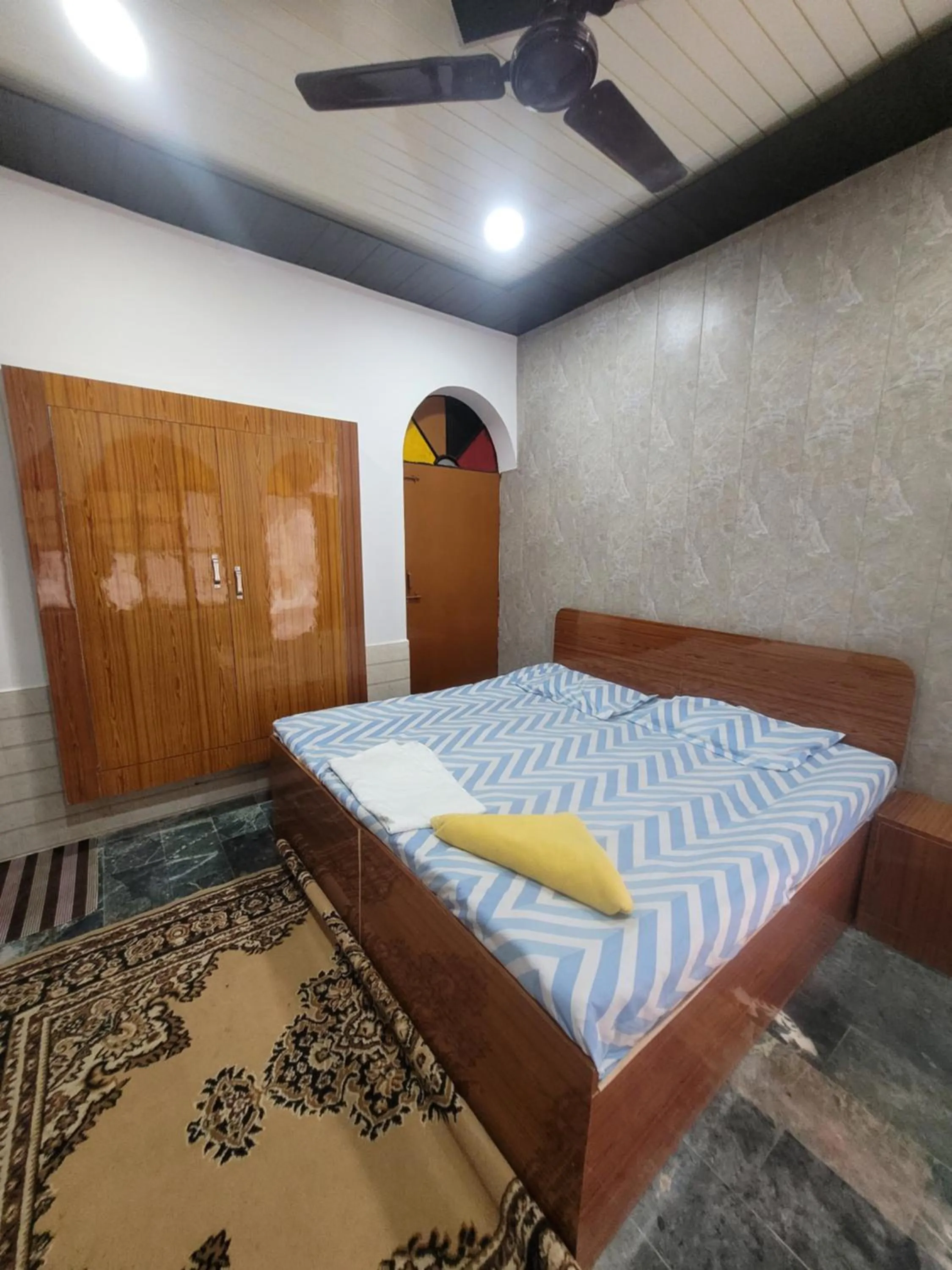 Photo of the whole room, Bed in Pushpa Vatika