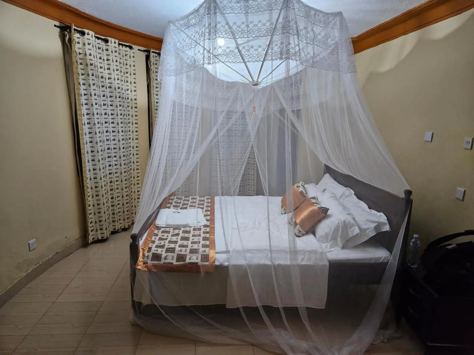 Bedroom, Bed in Top of the World Lodges Fort Portal