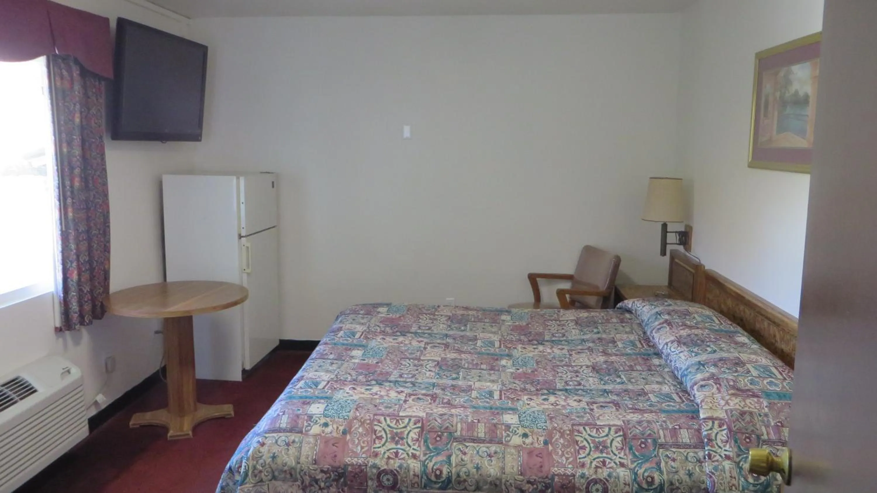 Bed in Eagle Rock Motel