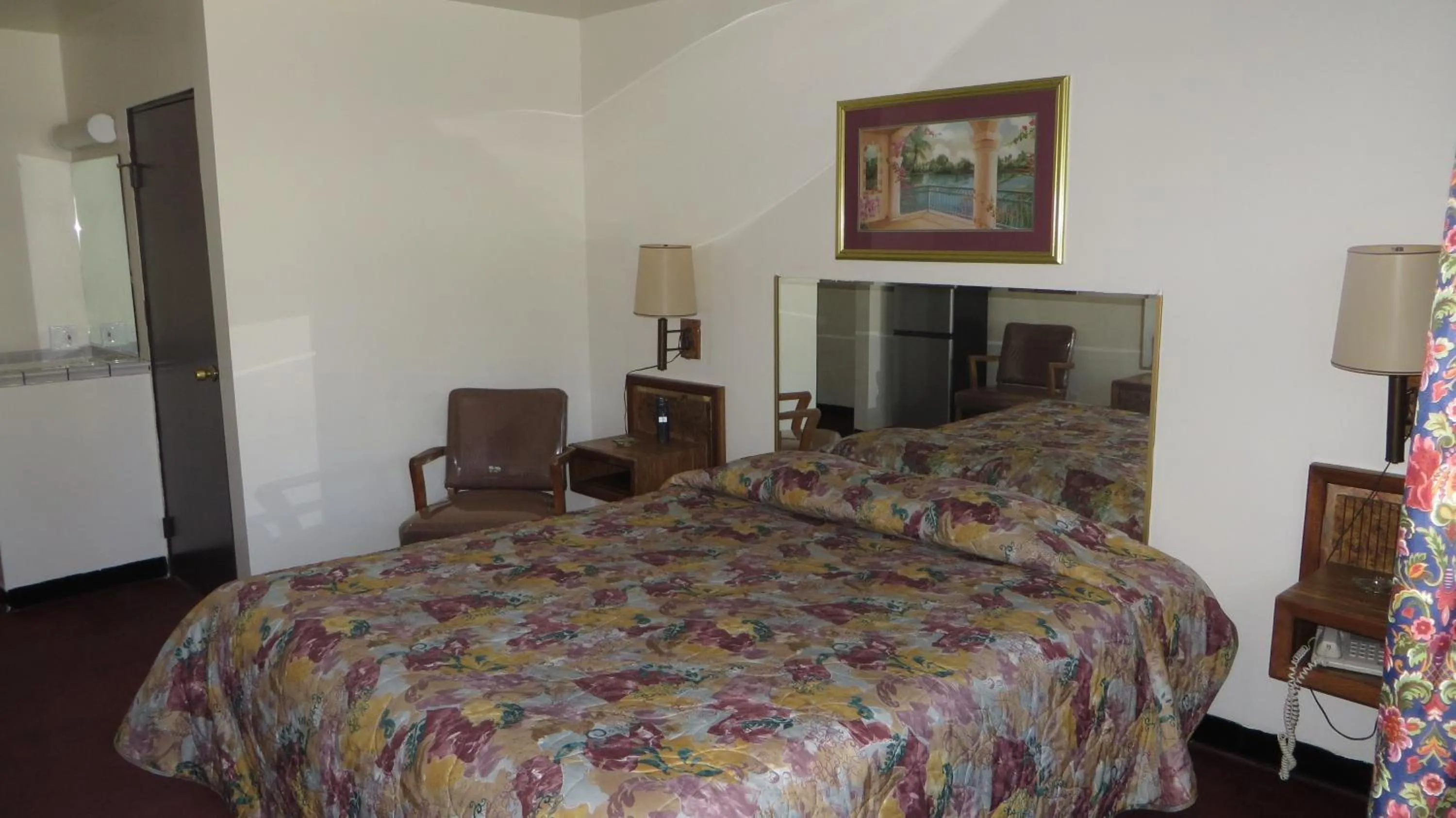 Bed in Eagle Rock Motel