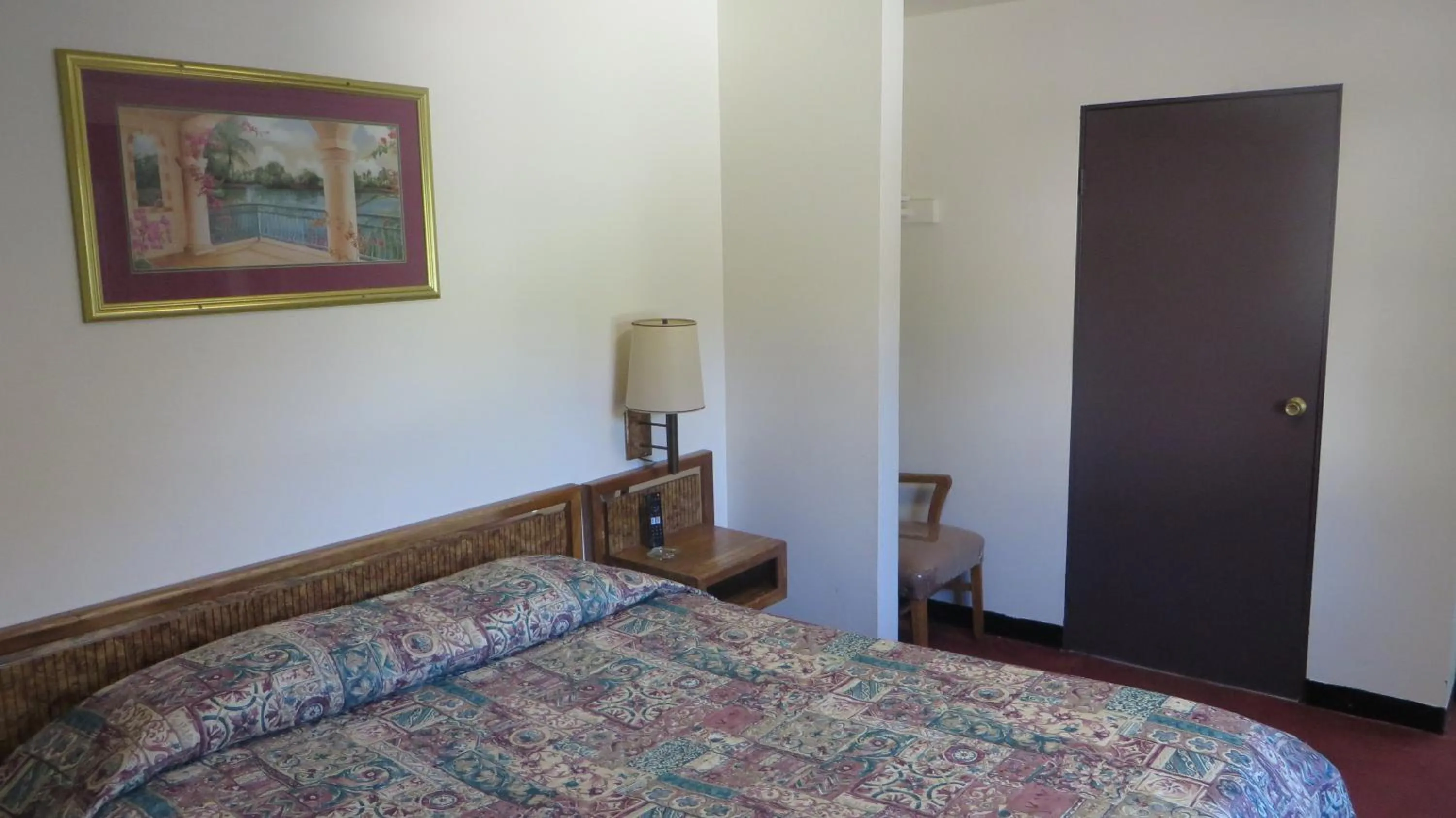 Bed in Eagle Rock Motel