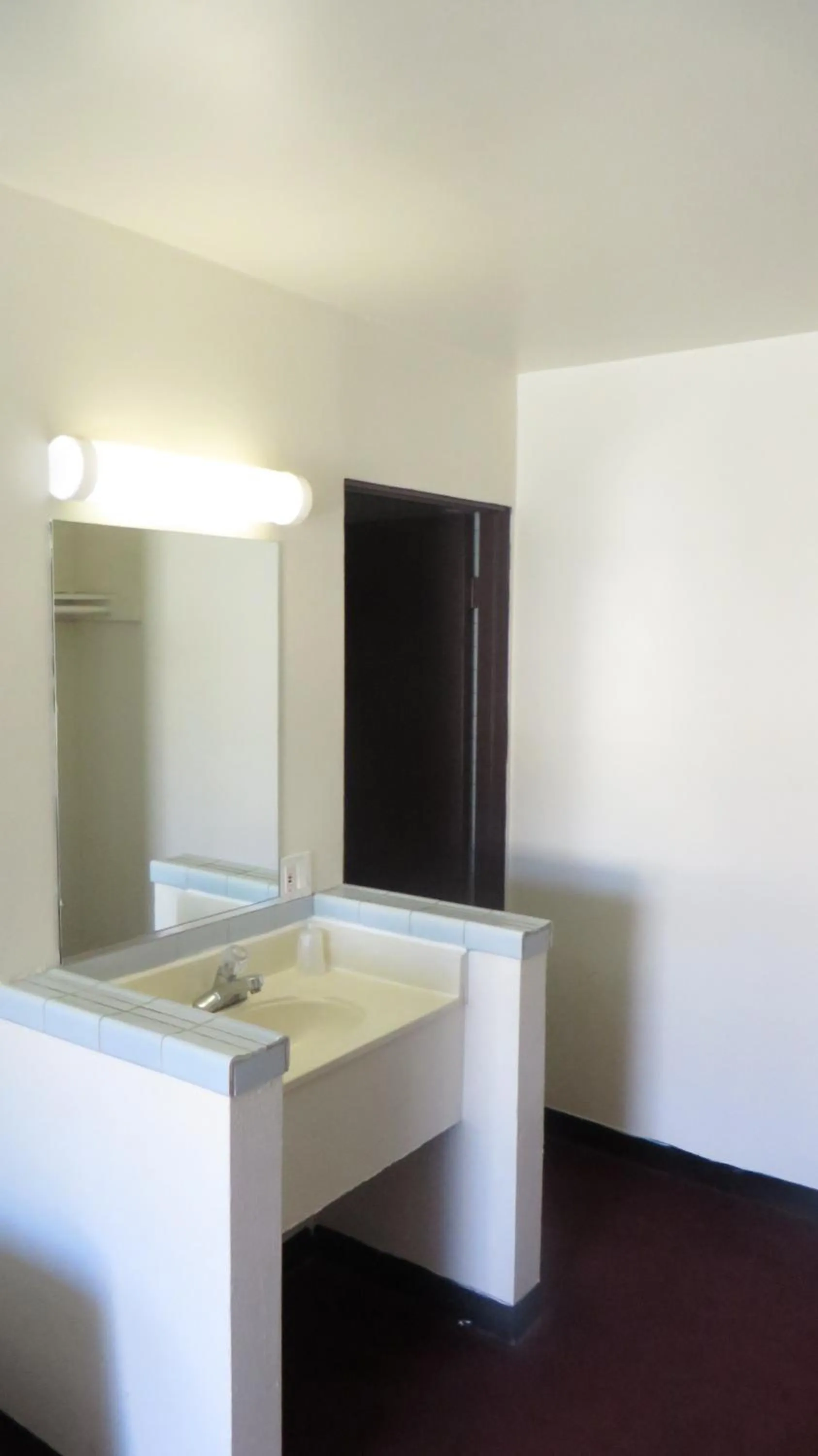 Bathroom in Eagle Rock Motel