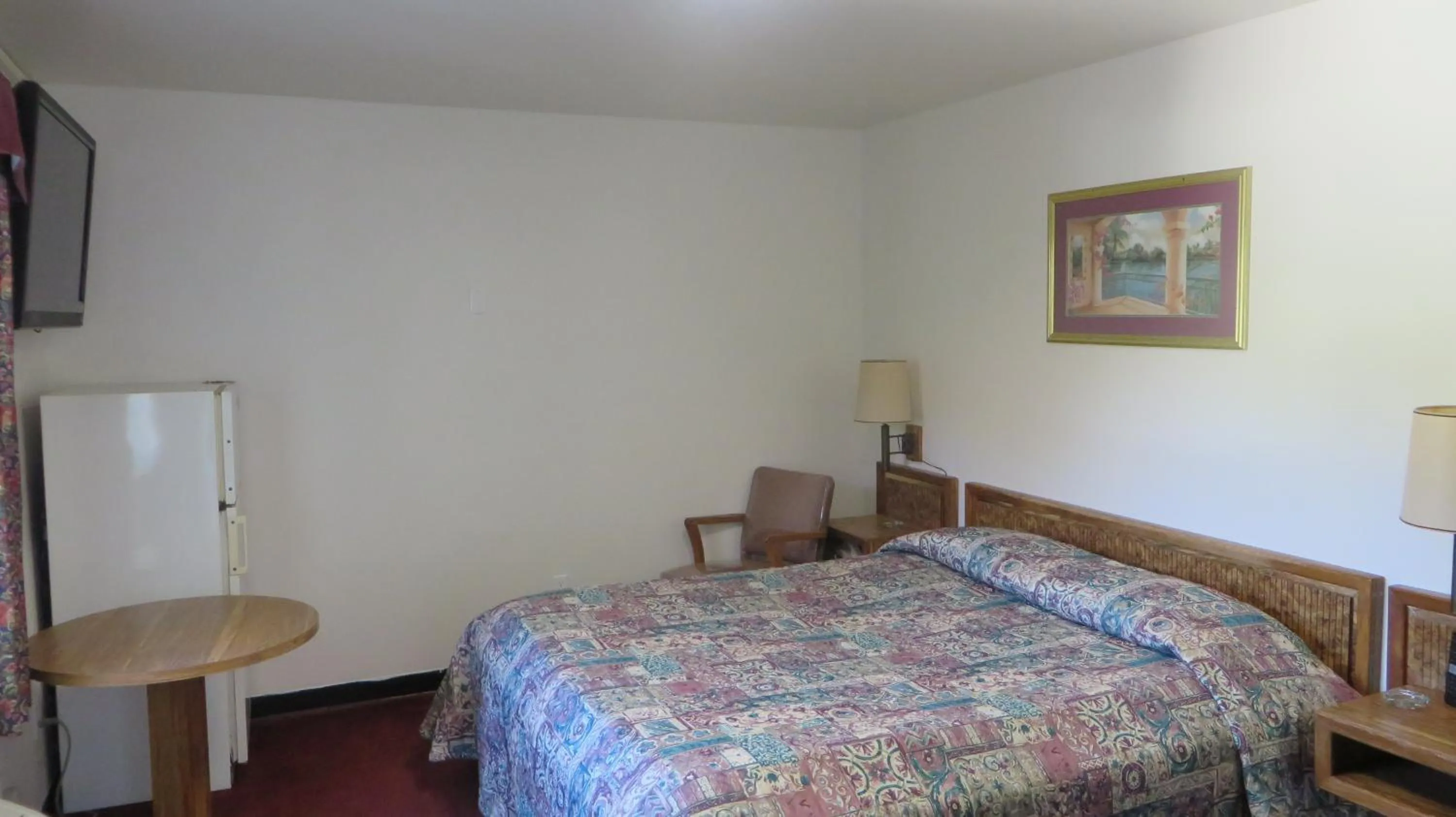 Bed in Eagle Rock Motel