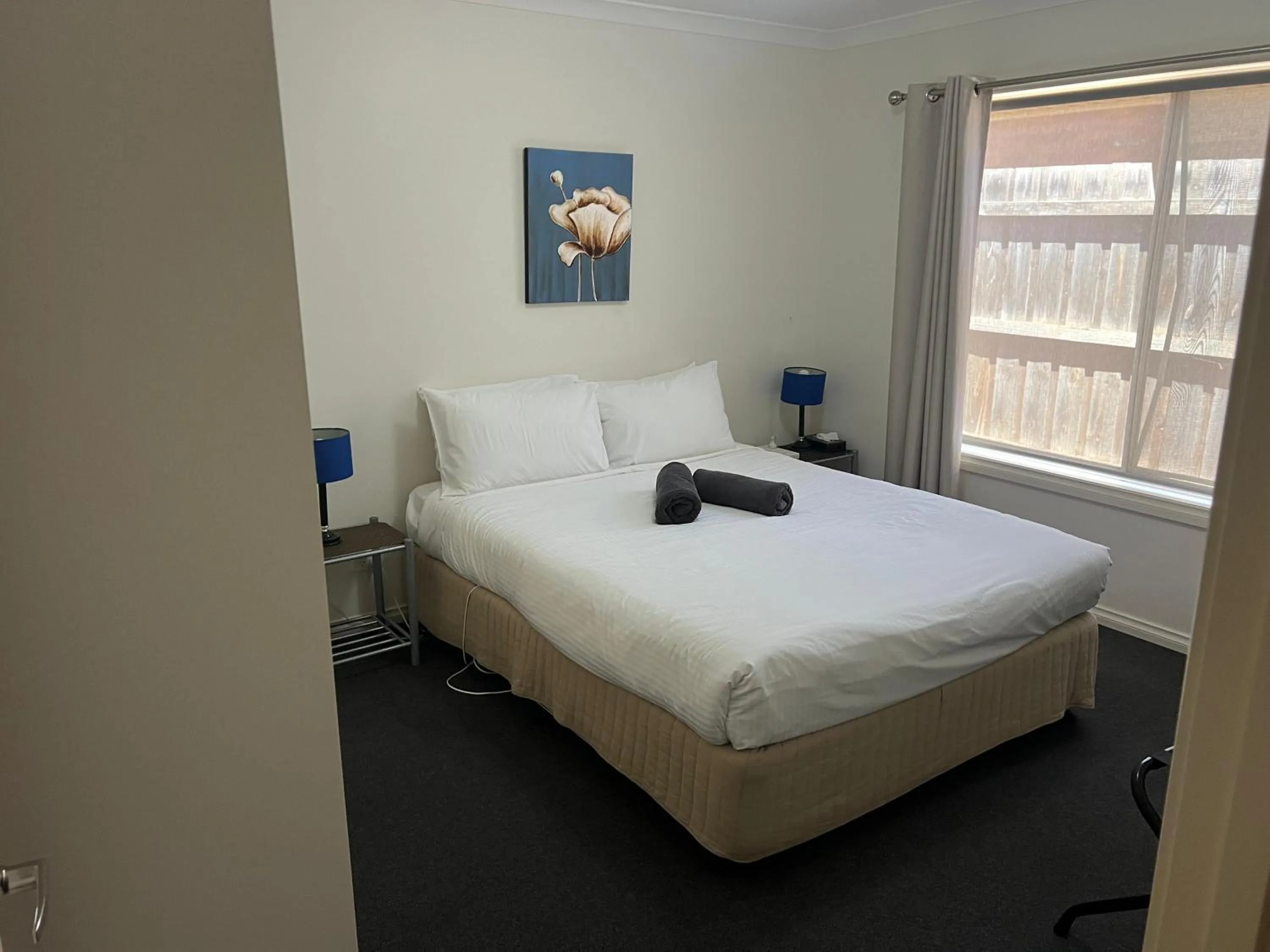 Bed in Melton Motor Inn and Apartments