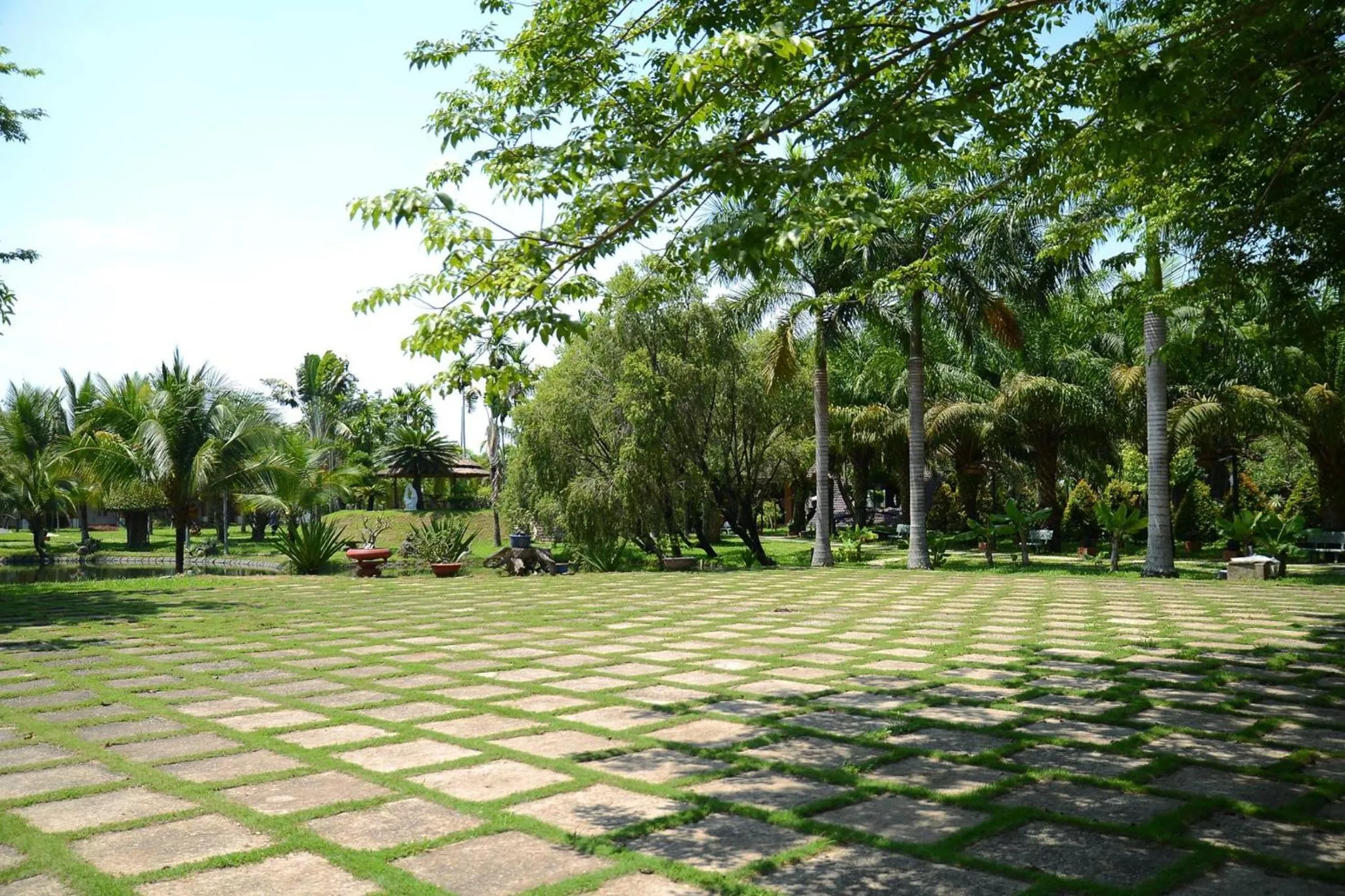 Garden in Les Hameaux de l'Orient