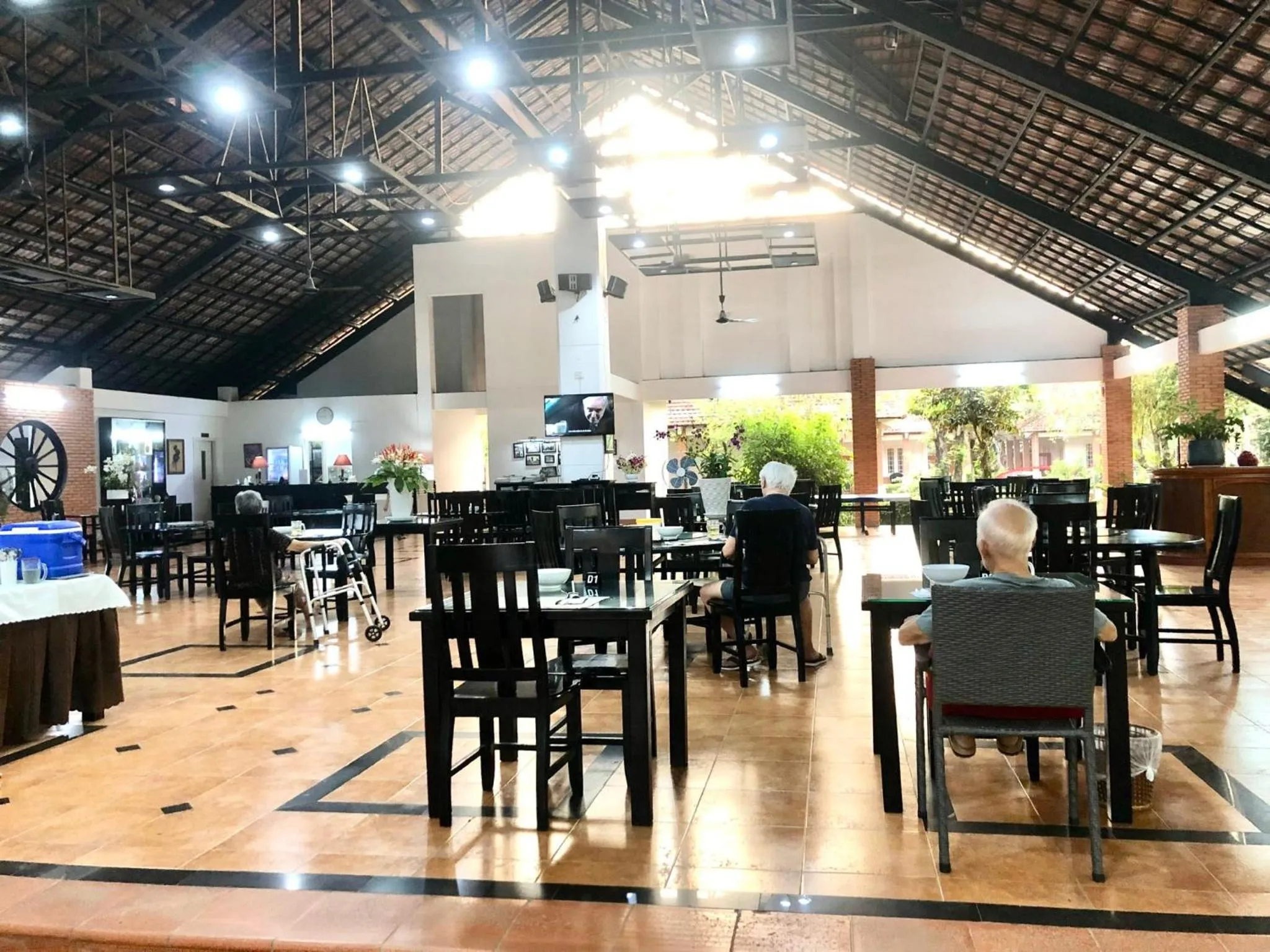 Restaurant/places to eat in Les Hameaux de l'Orient