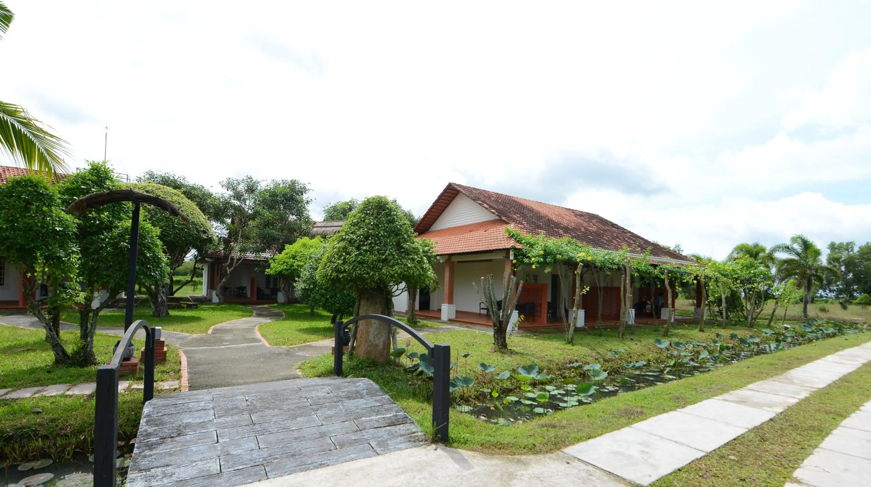 Property building in Les Hameaux de l'Orient