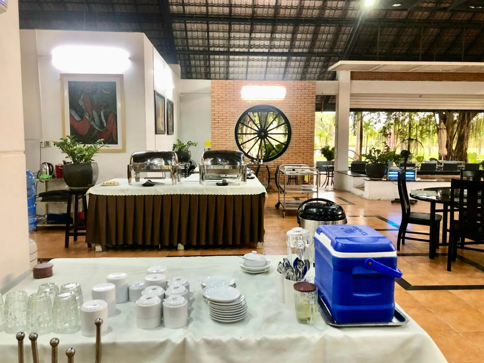 Restaurant/places to eat in Les Hameaux de l'Orient