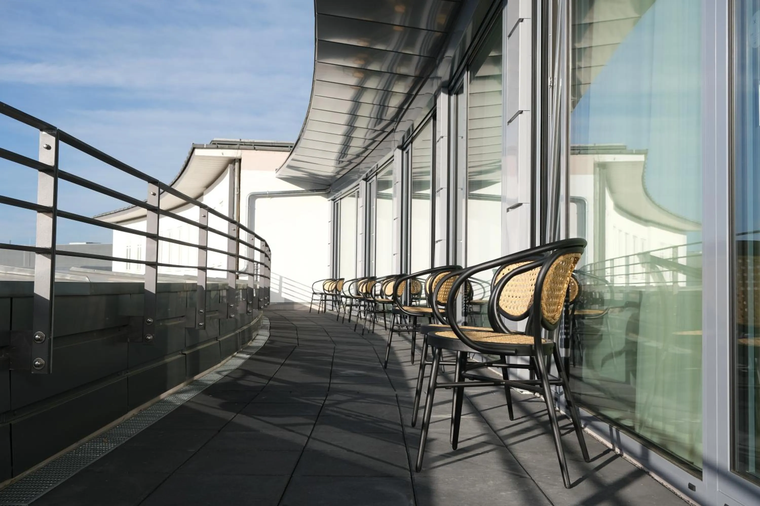 Balcony/Terrace in Hood House Kassel - volldigitales Serviced Apartment