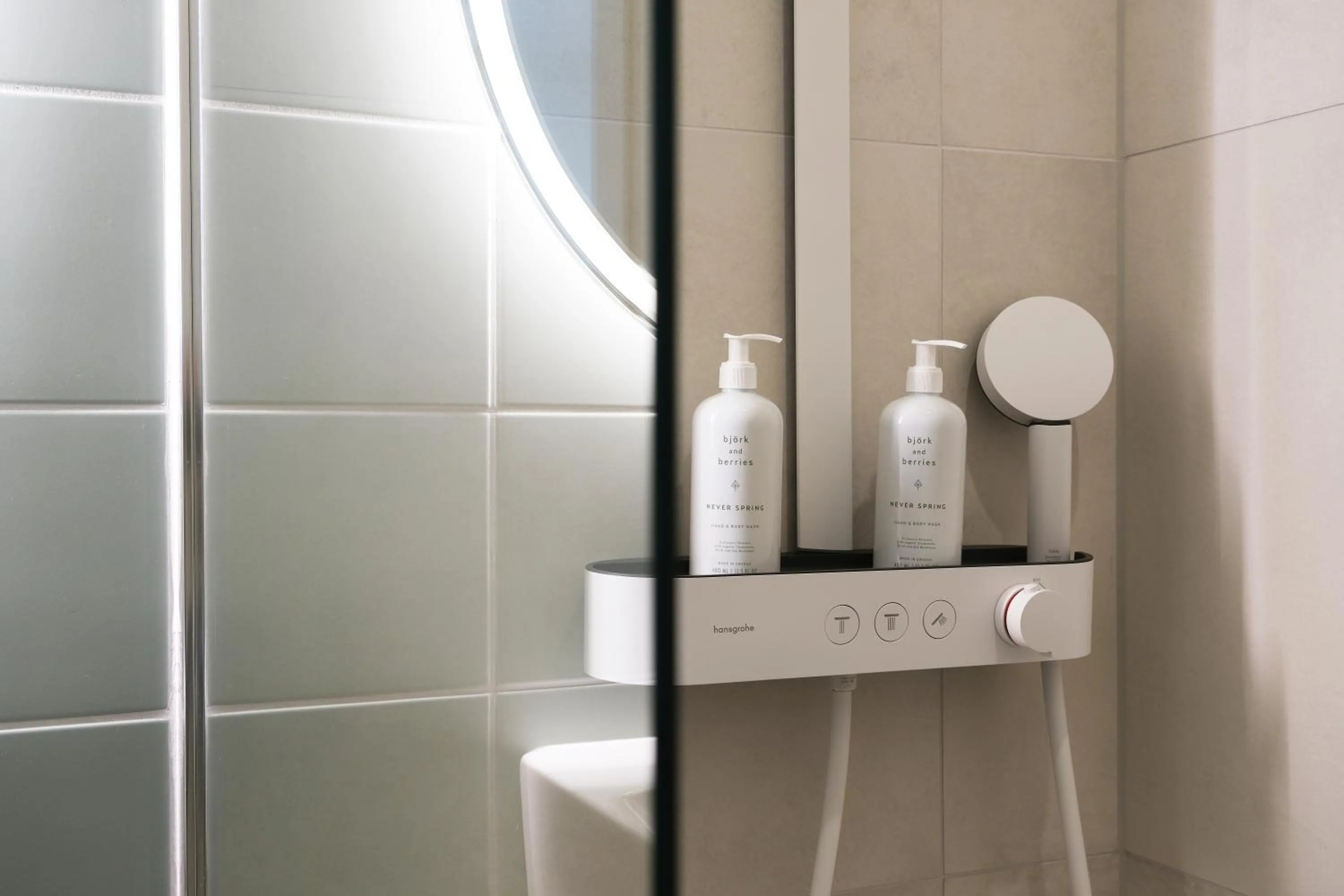 Shower in Hood House Kassel - volldigitales Serviced Apartment