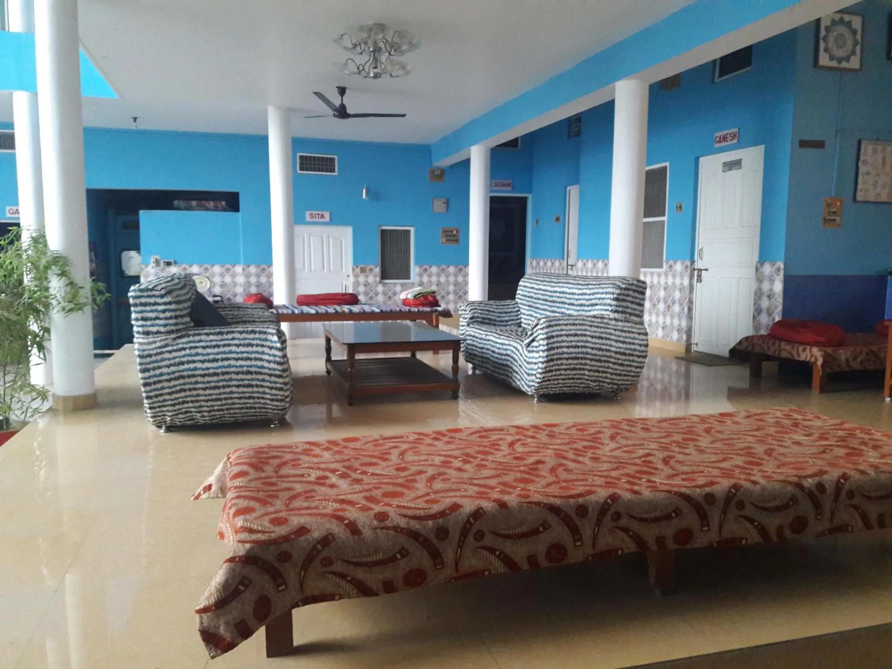 Lobby or reception, Bed in Sri Yoga Mandir