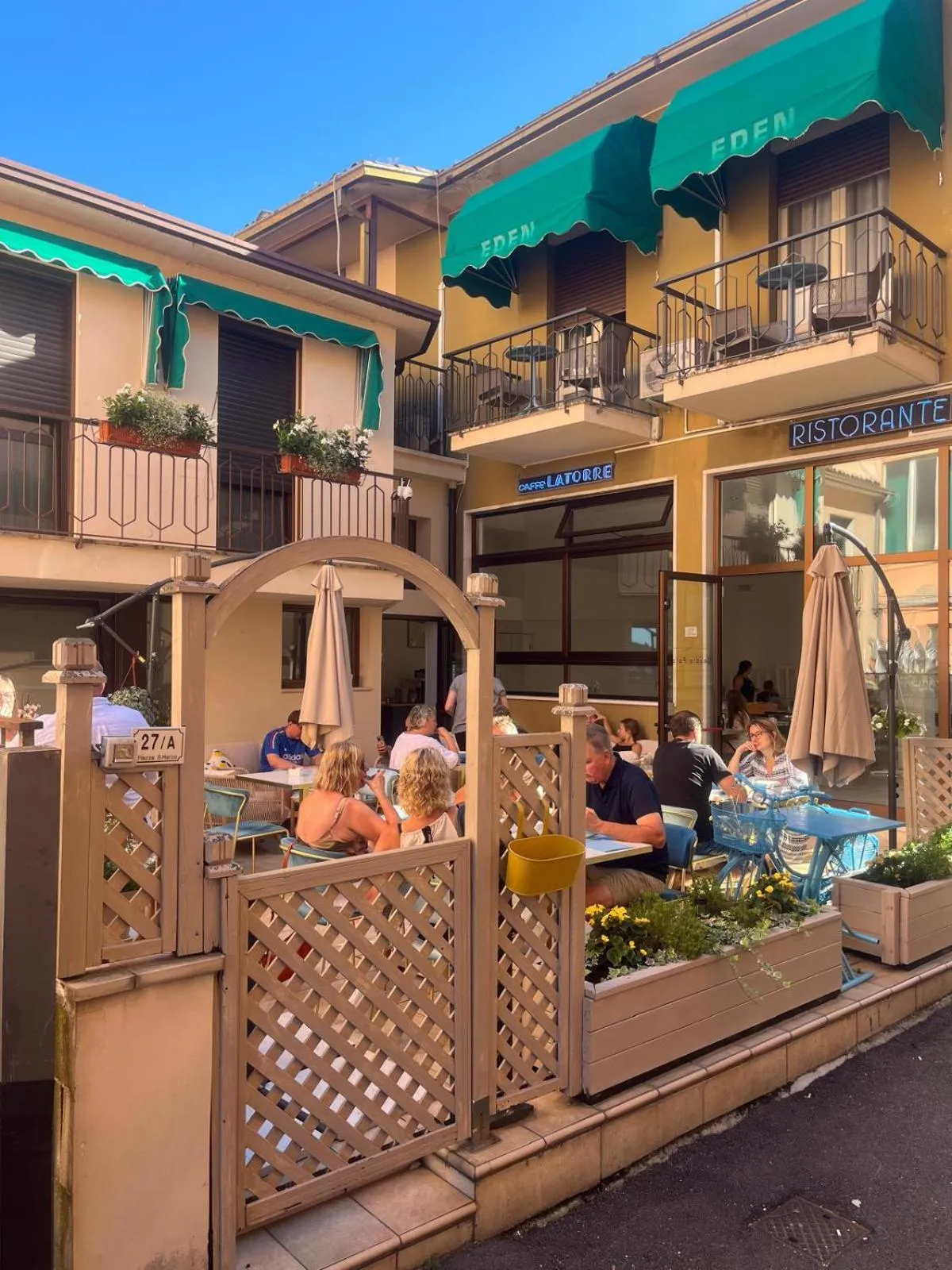 Restaurant/places to eat in Hotel Eden