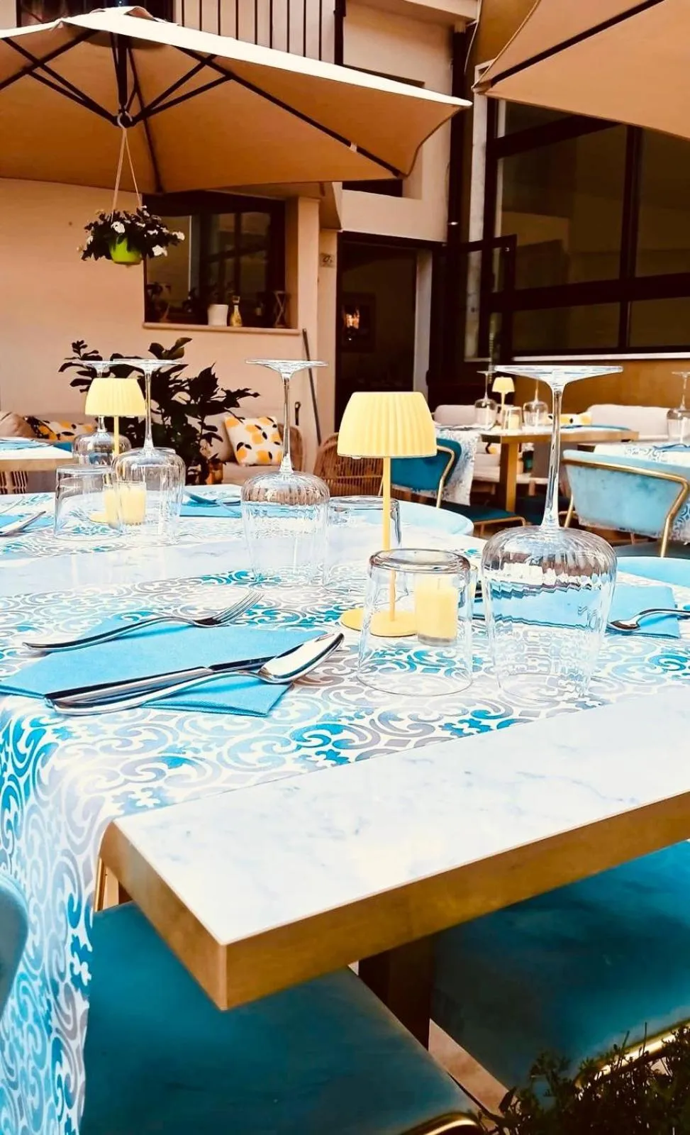 Restaurant/places to eat in Hotel Eden