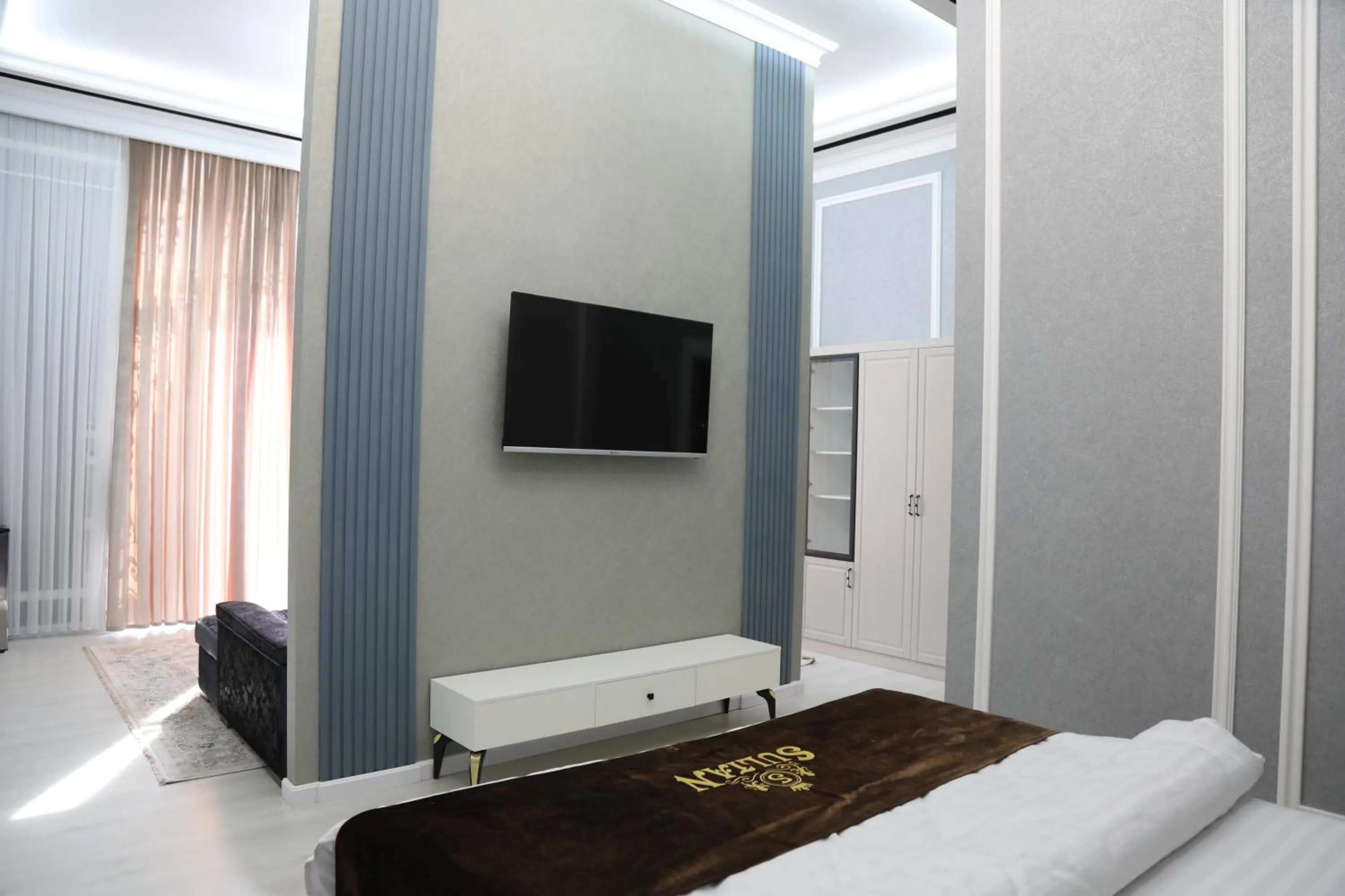 Communal lounge/ TV room, Bed in HOTEL SULTAN PALACE