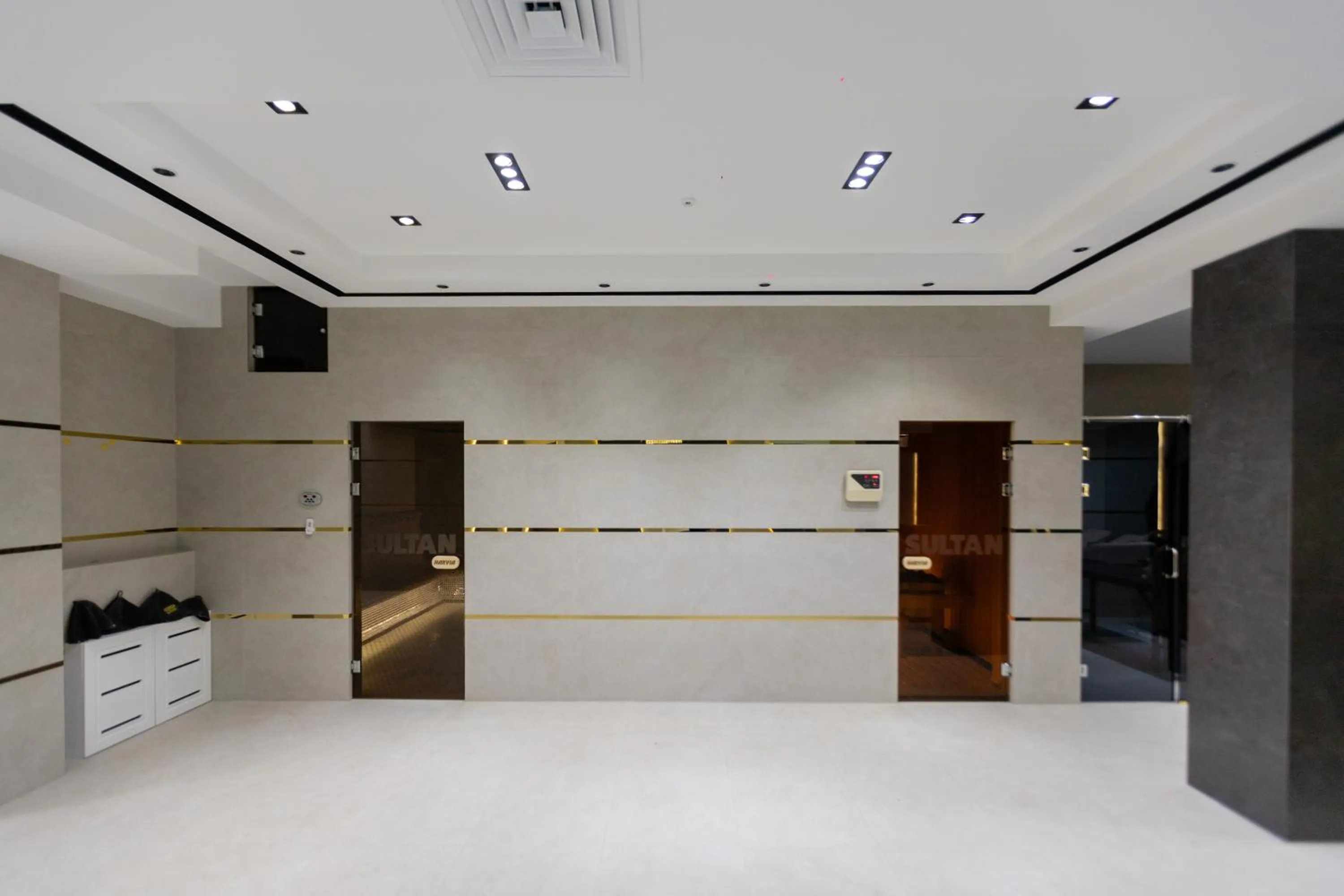 Swimming pool in HOTEL SULTAN PALACE