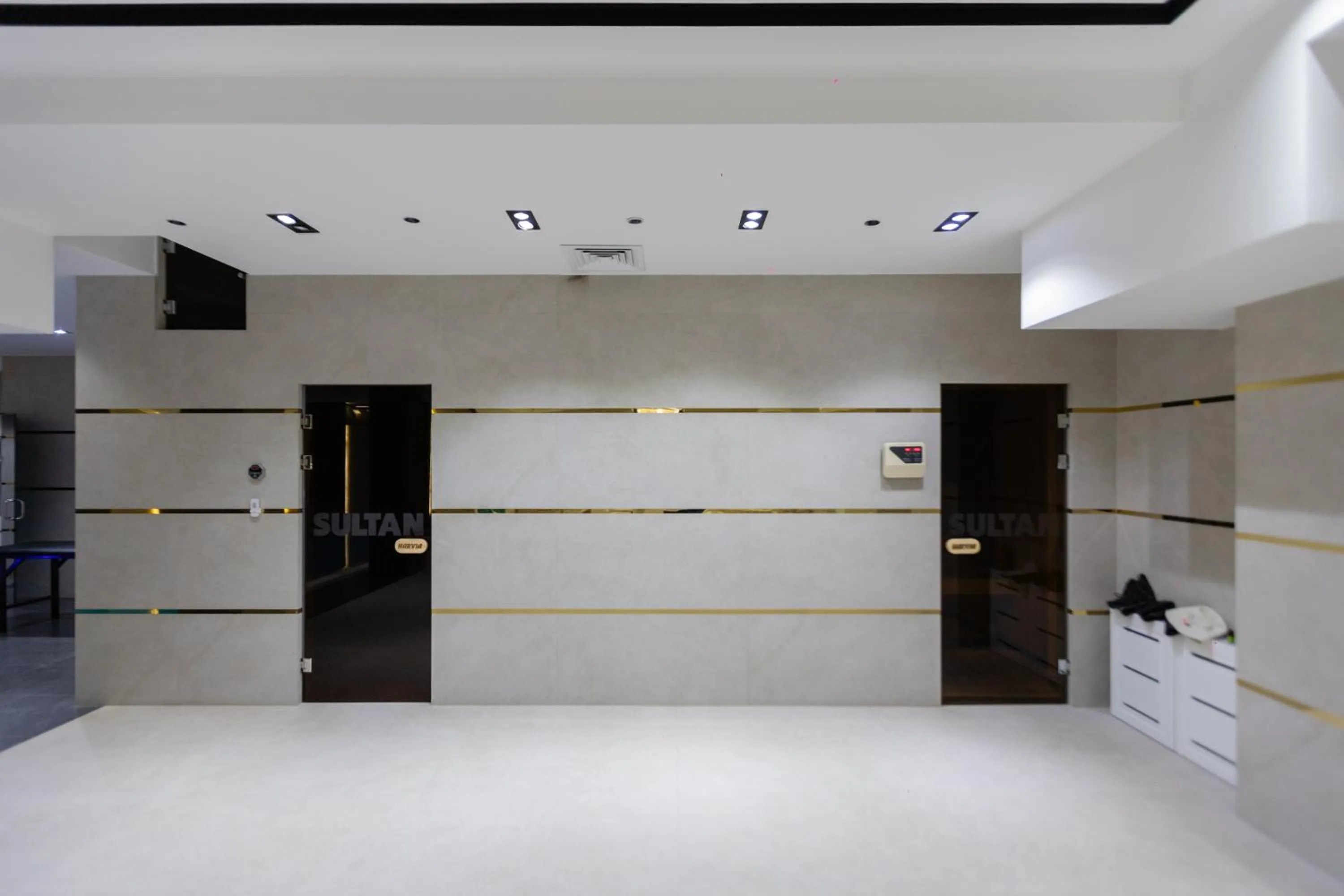 Swimming pool in HOTEL SULTAN PALACE