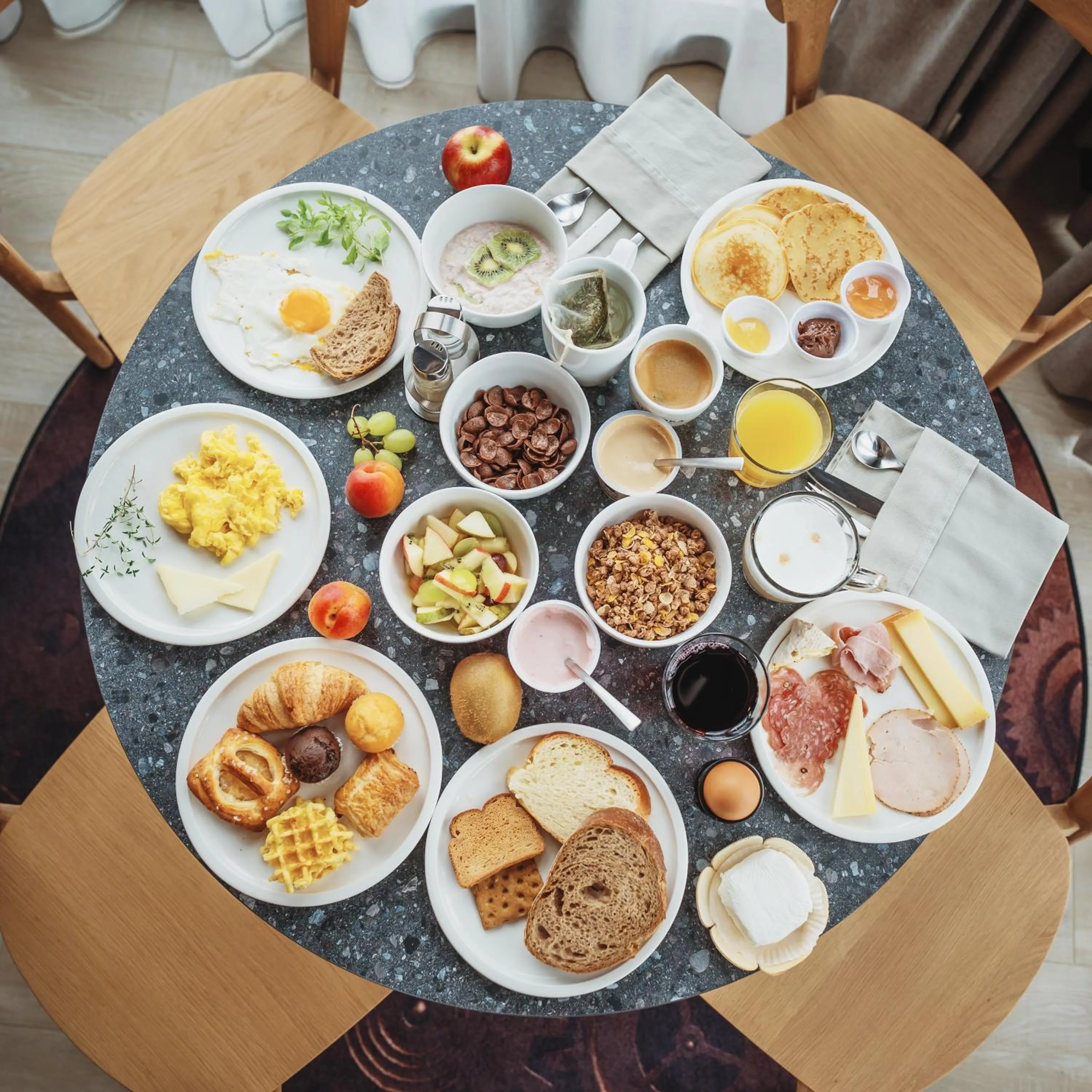 Breakfast in Hota Hotel Saint-Imier