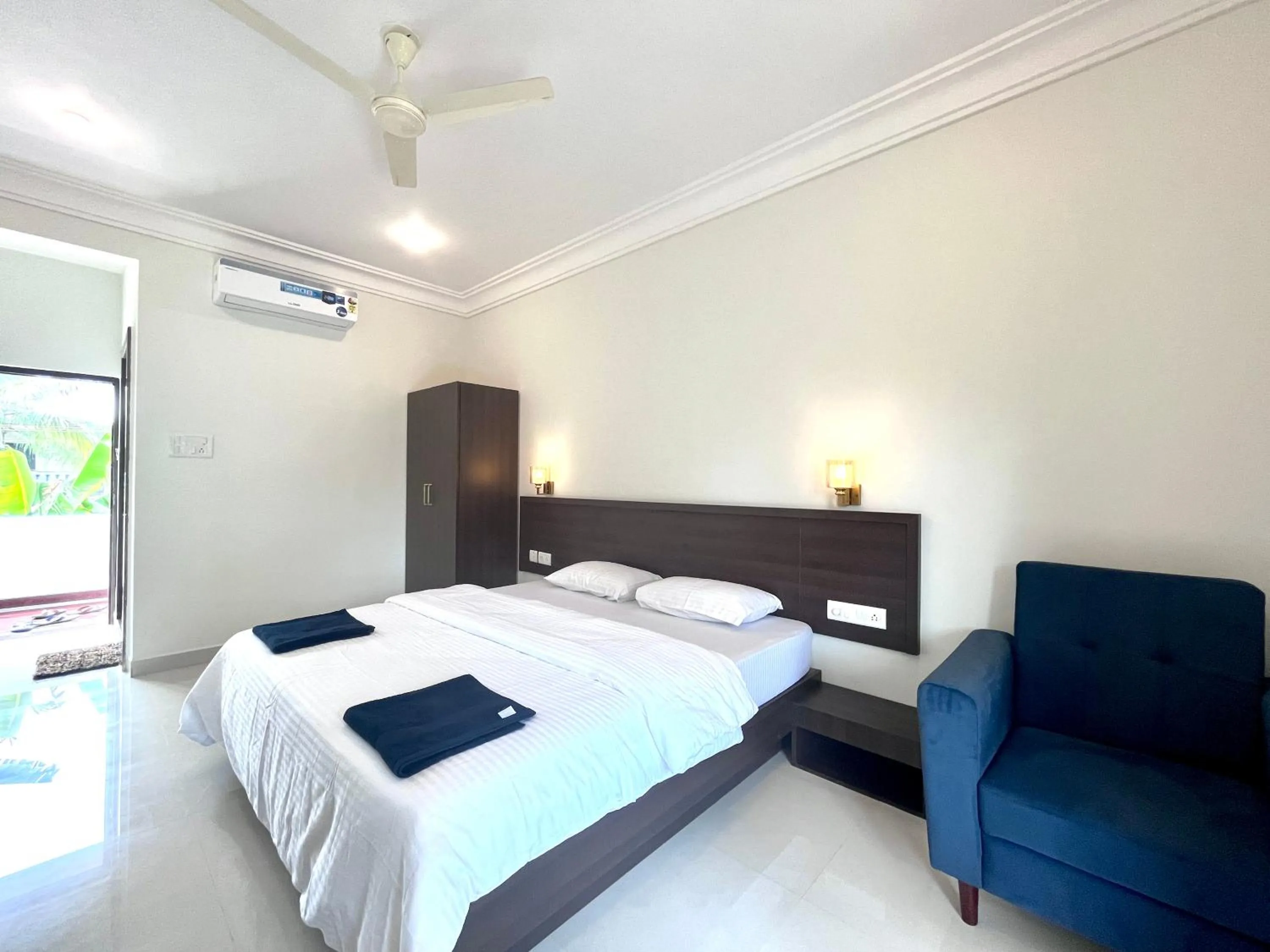 Bed in Morjim Sunset Hotel