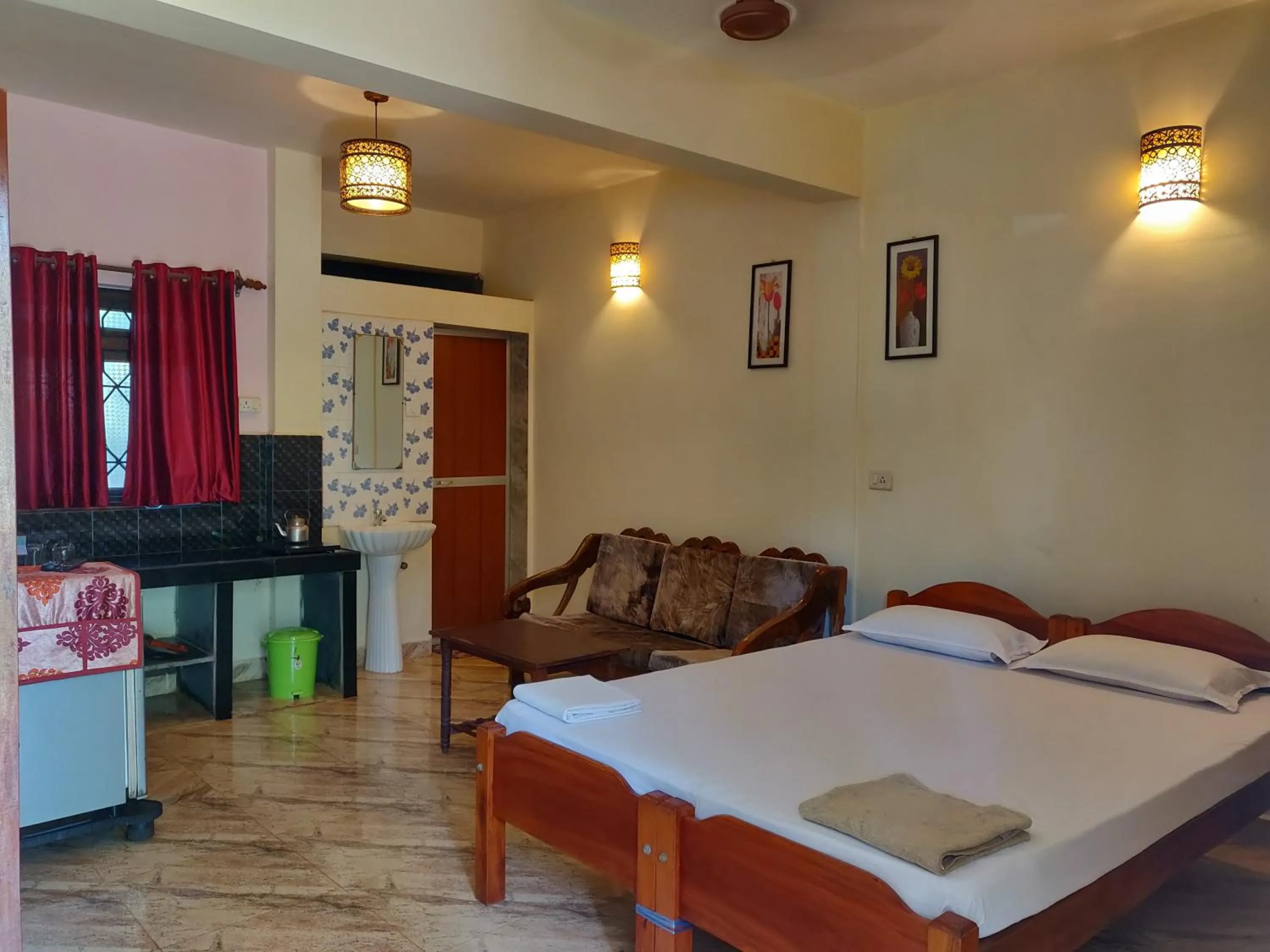 Bedroom, Bed in Morjim Sunset Hotel