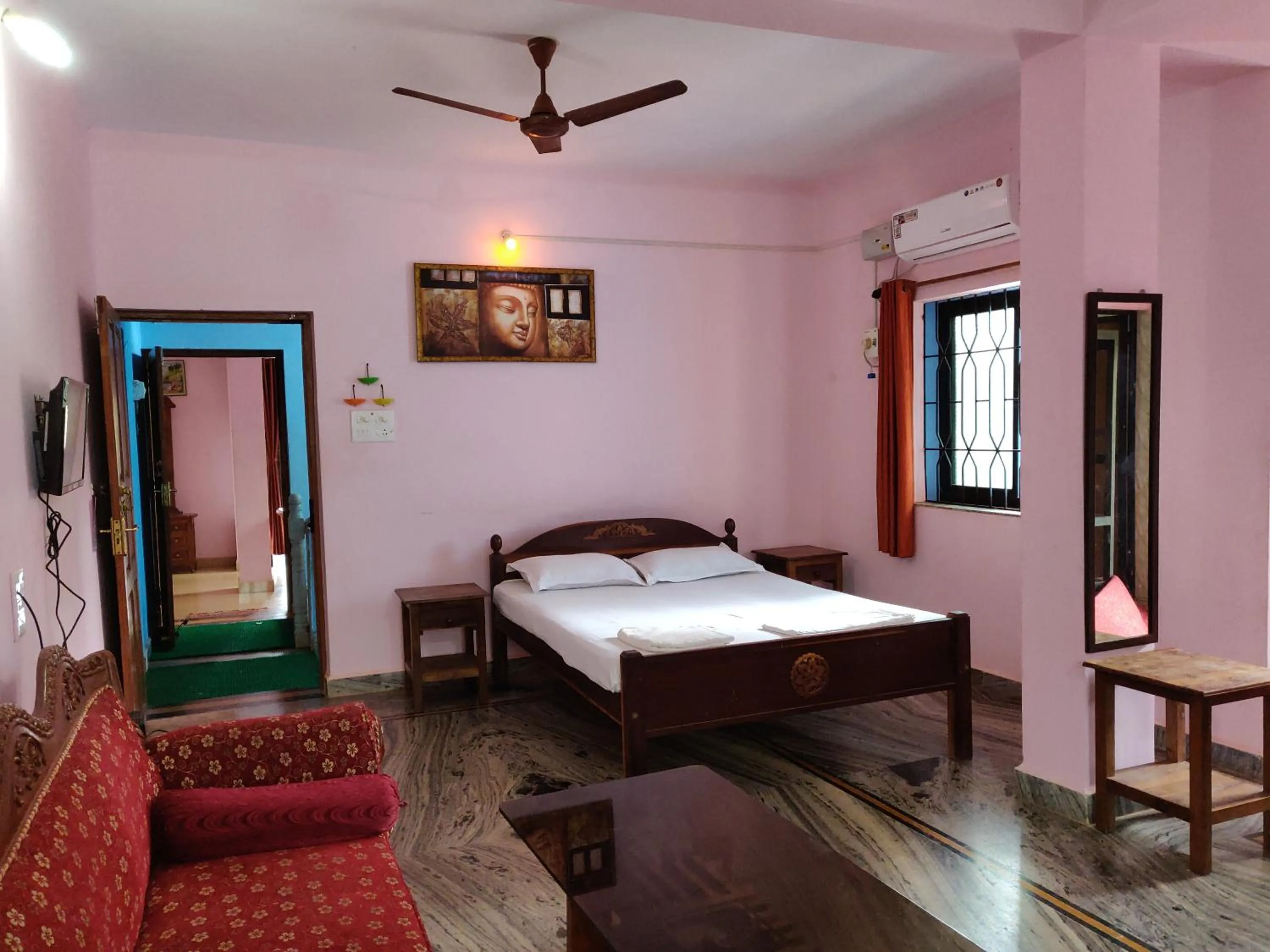Kitchen or kitchenette, Bed in Morjim Sunset Hotel