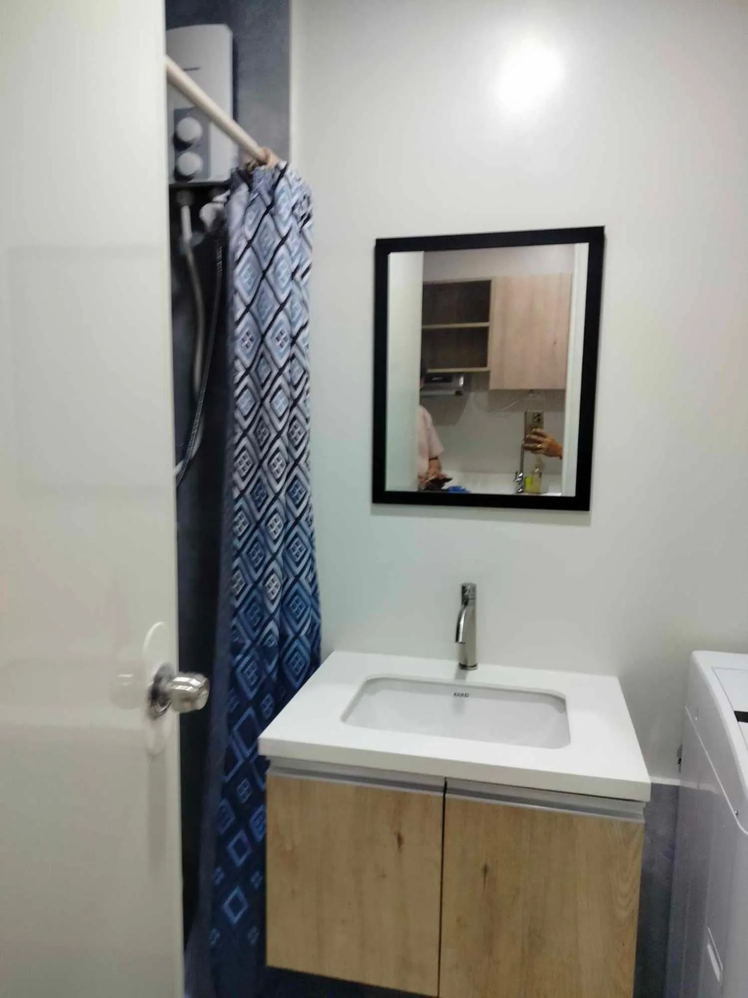 Bathroom in Cozy primeworld district near gaisano mall