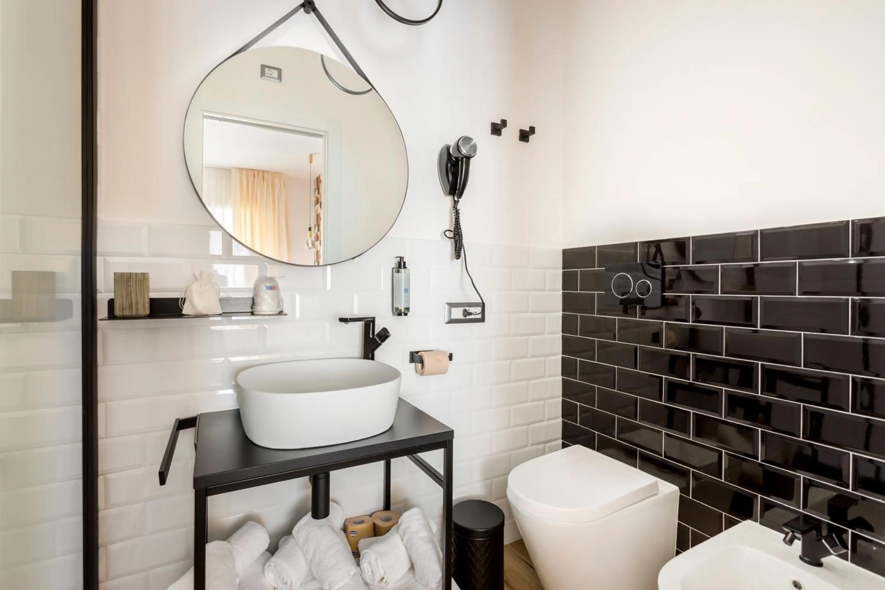 Toilet in Romi Suite