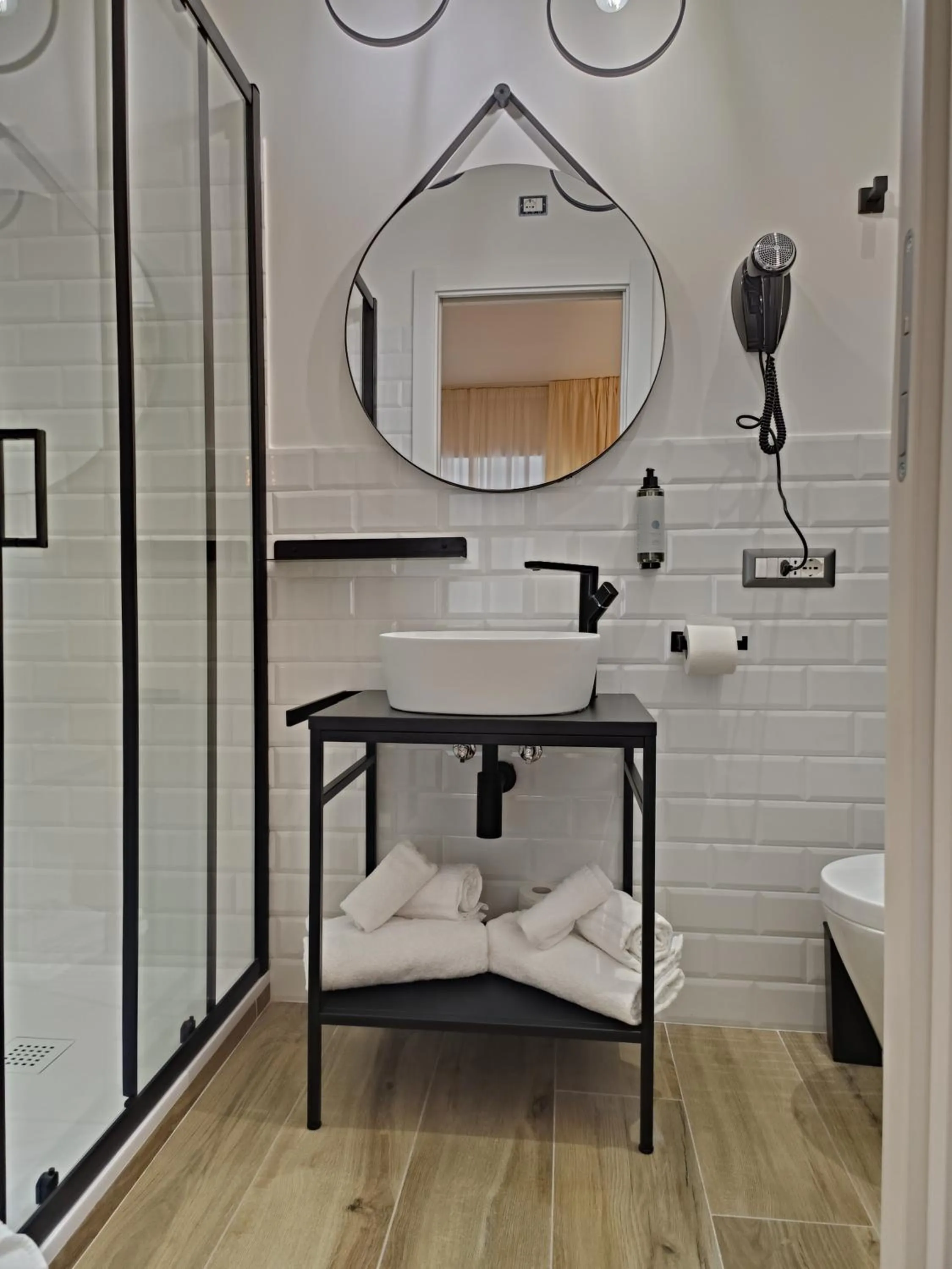 Toilet in Romi Suite