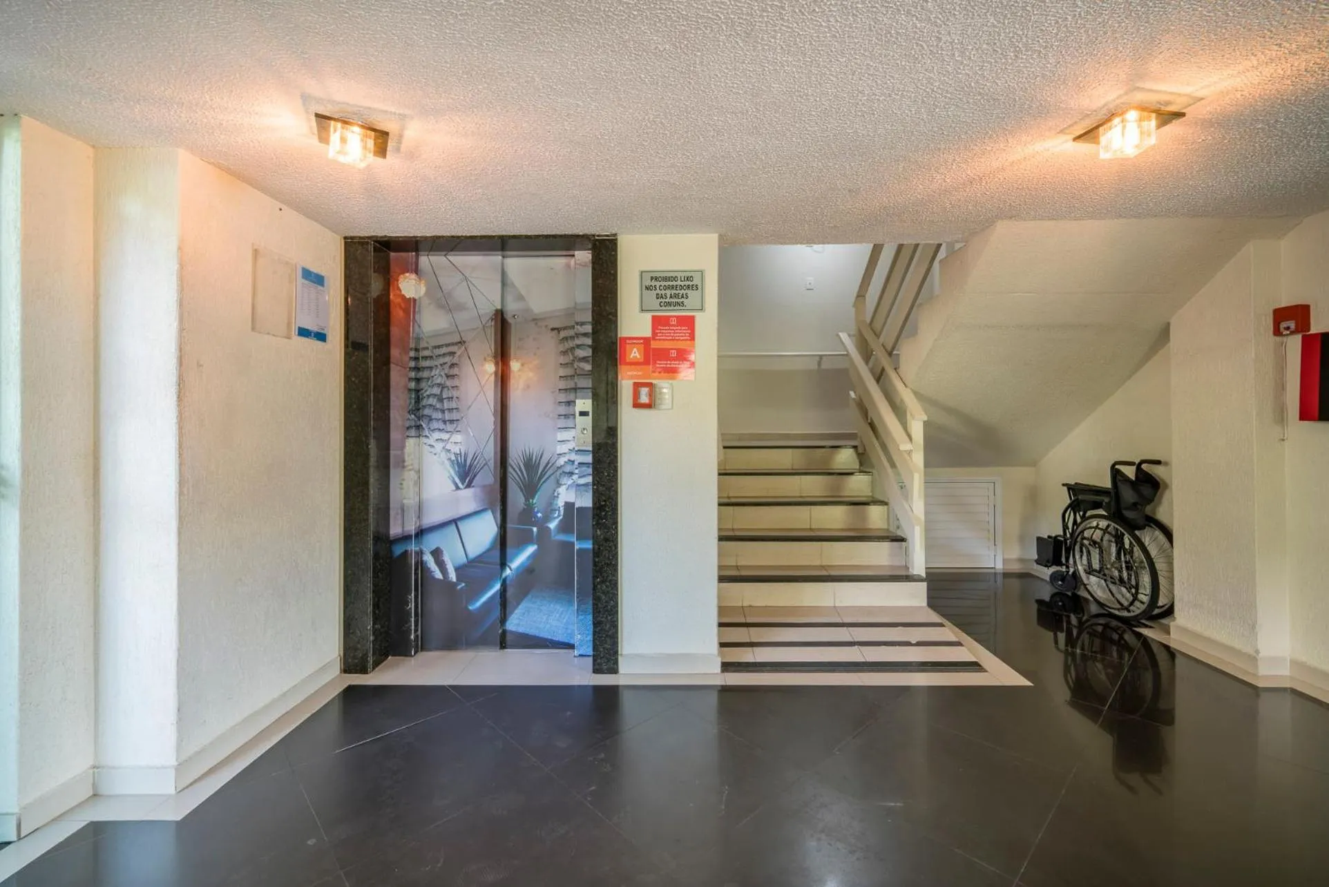 elevator in Bombinhas Summer Beach APT 333