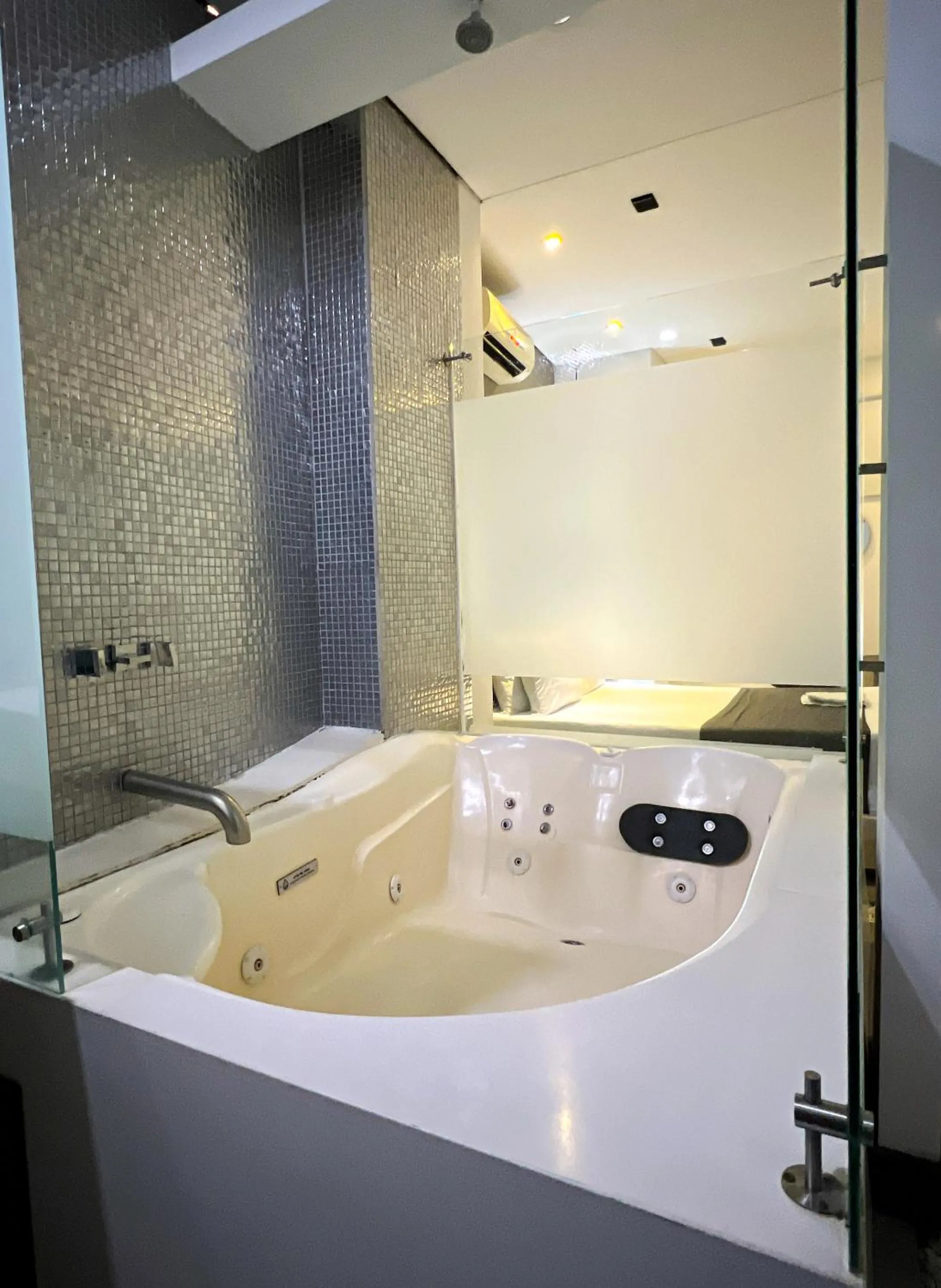 Hot Tub in Hotel 47 Medellin Center
