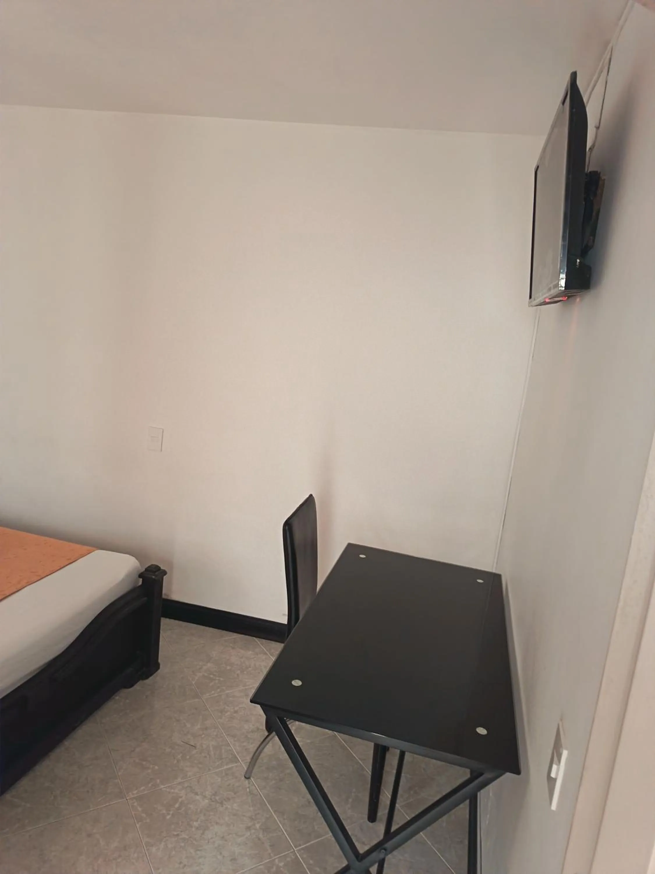 TV and multimedia, Bed in Hotel Confort Boutique