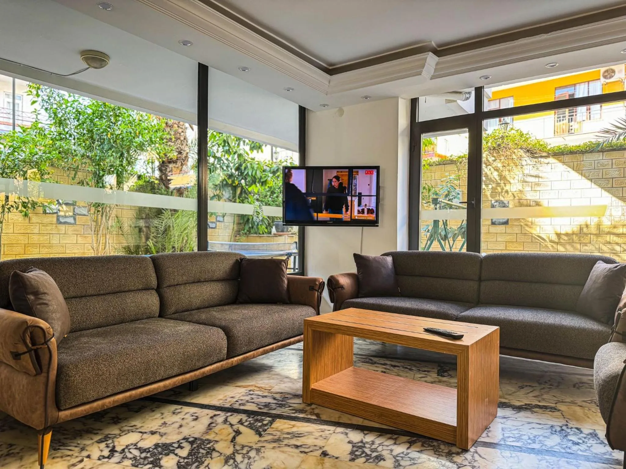 Communal lounge/ TV room in Casa Cleo Suit Hotel