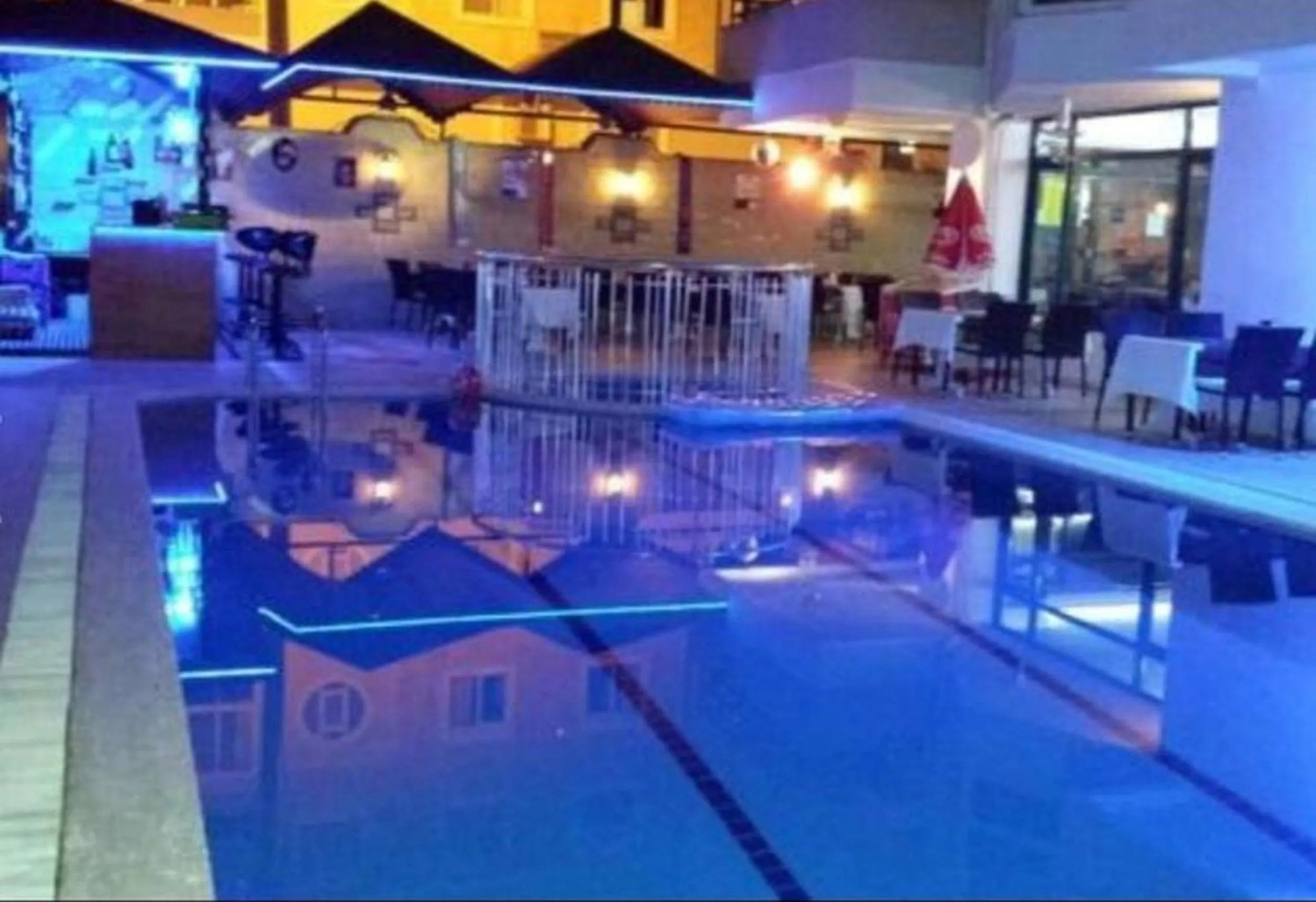 Swimming pool in Casa Cleo Suit Hotel