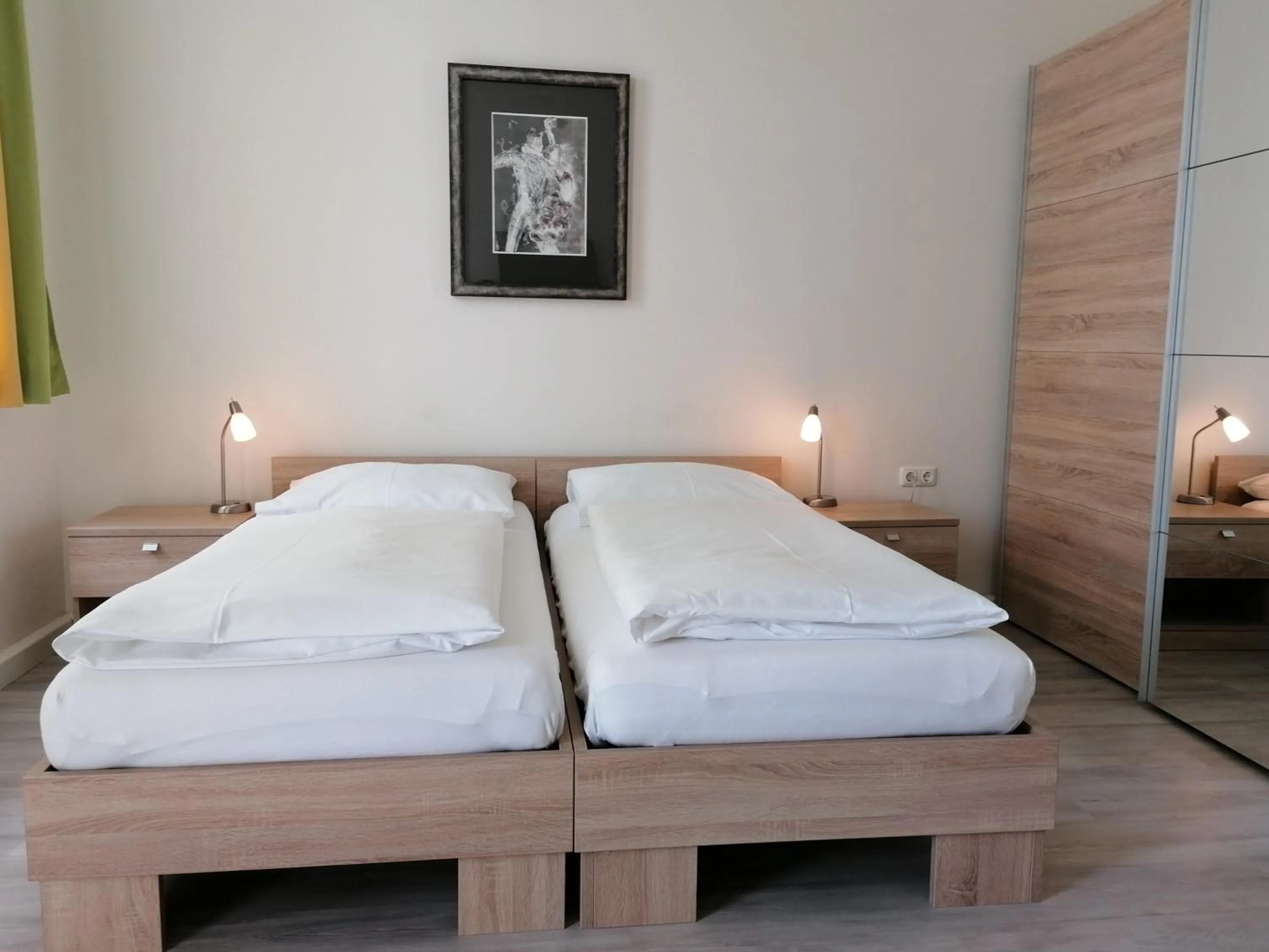 Property building, Bed in Das Karl August