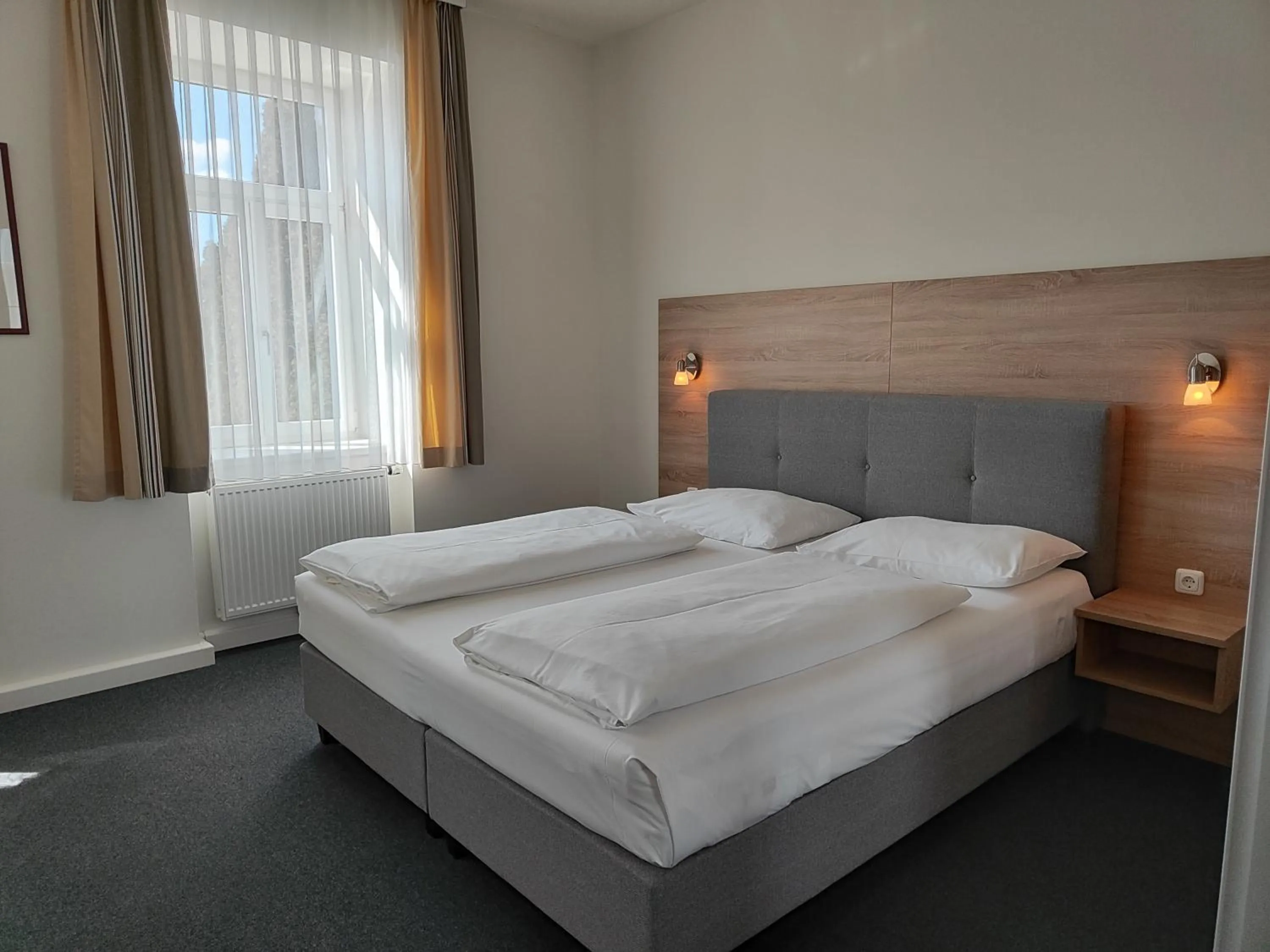 Property building, Bed in Das Karl August