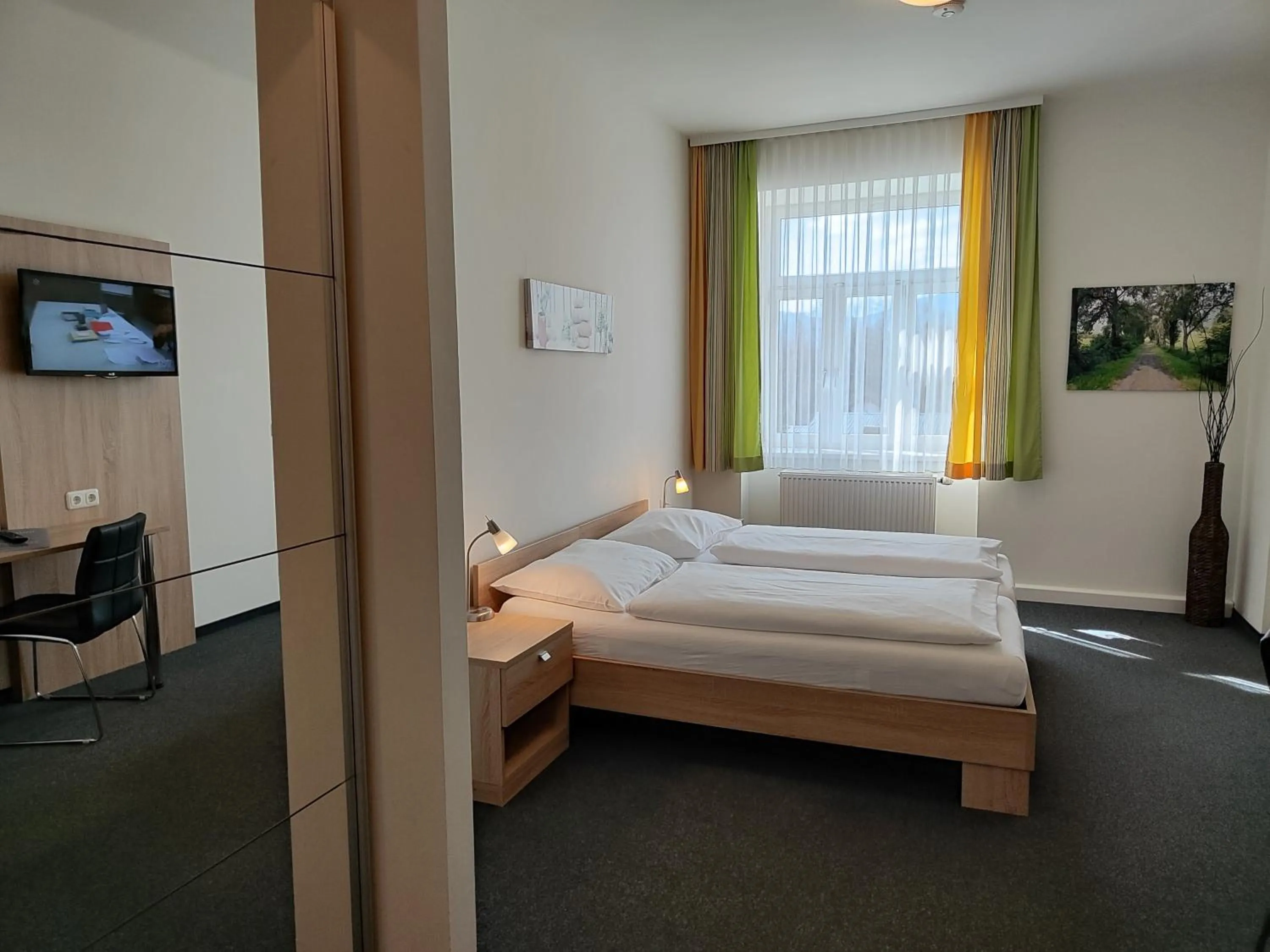 Property building, Bed in Das Karl August