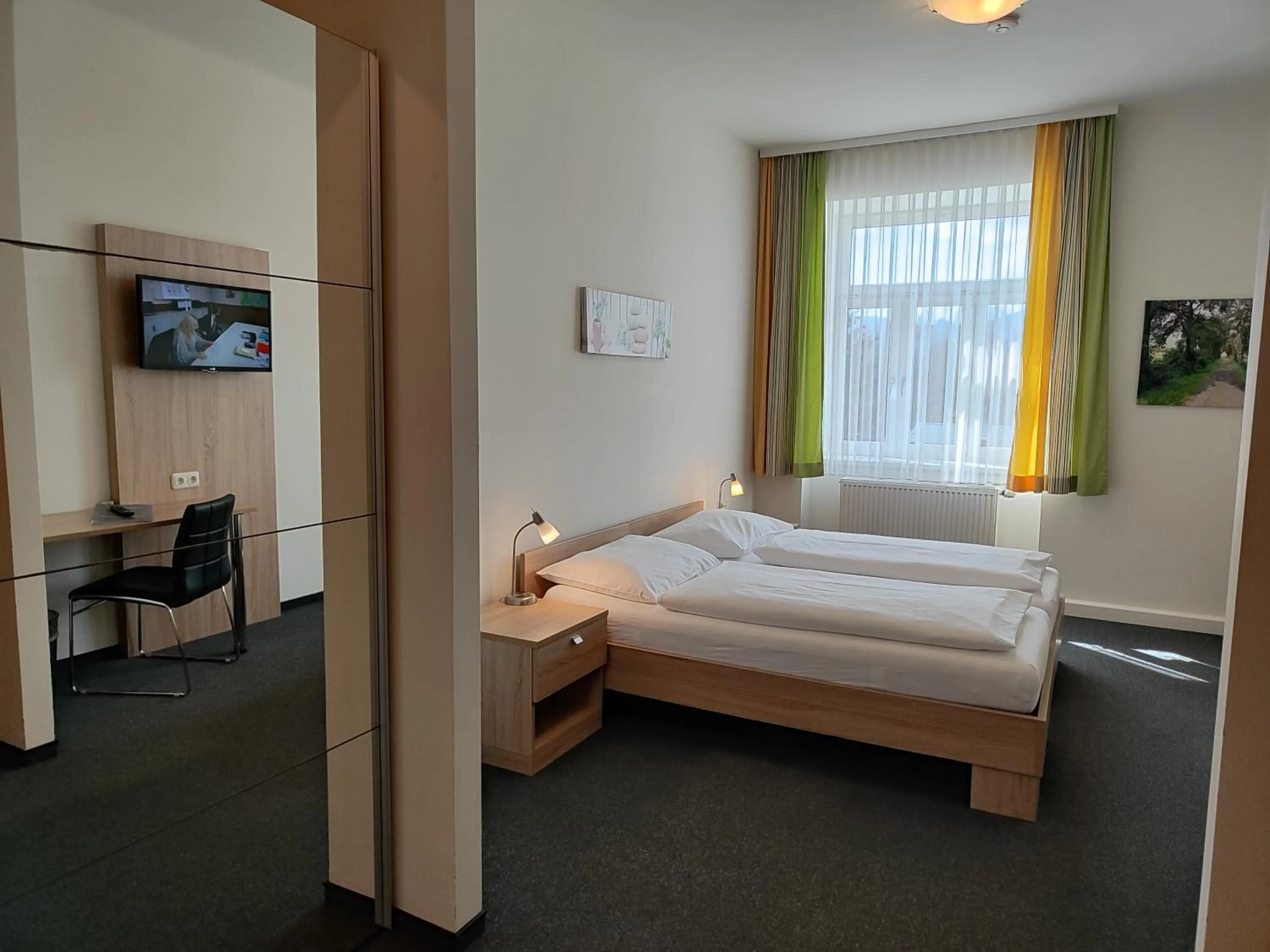 Photo of the whole room, Bed in Das Karl August
