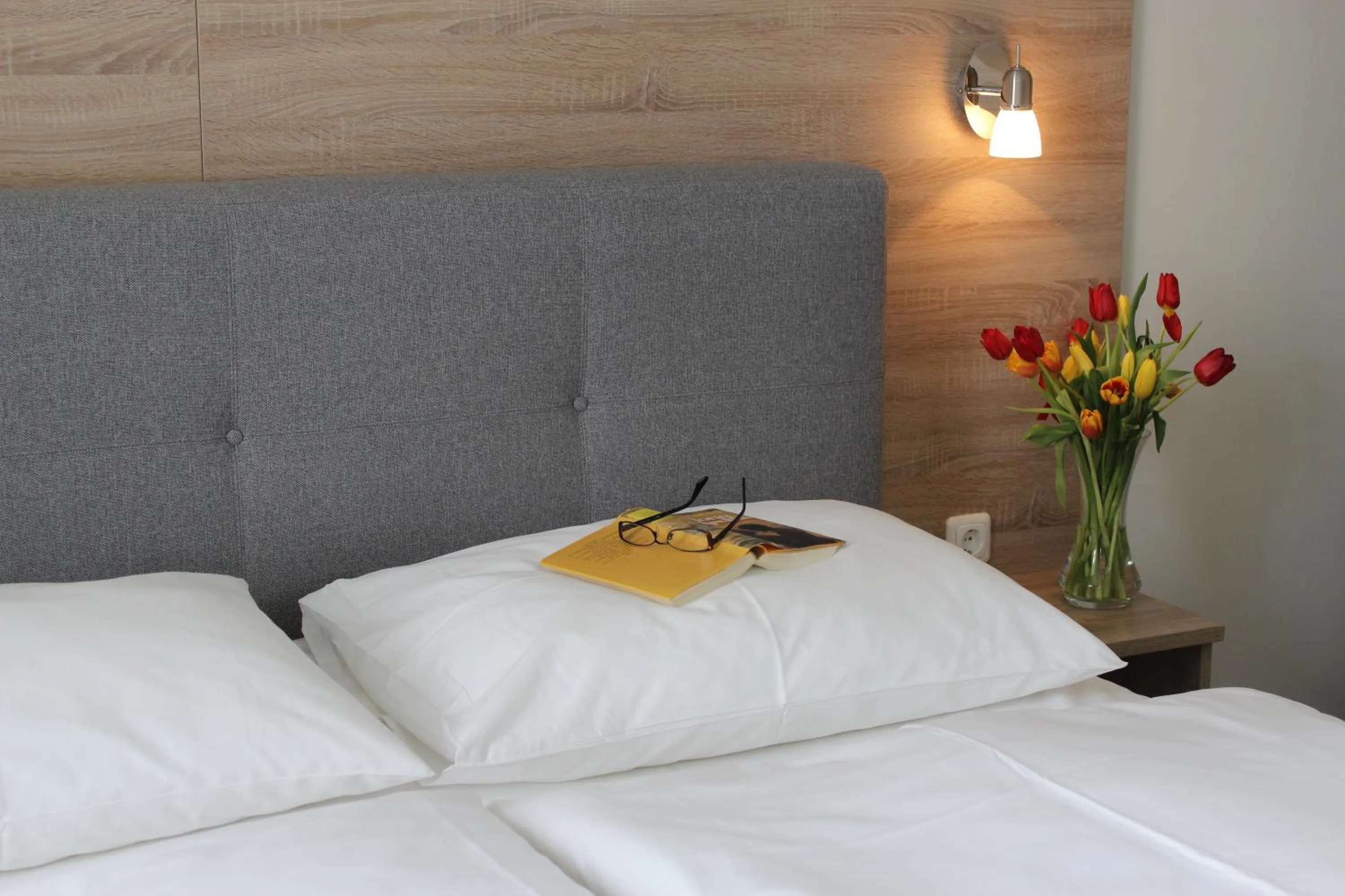 Decorative detail, Bed in Das Karl August