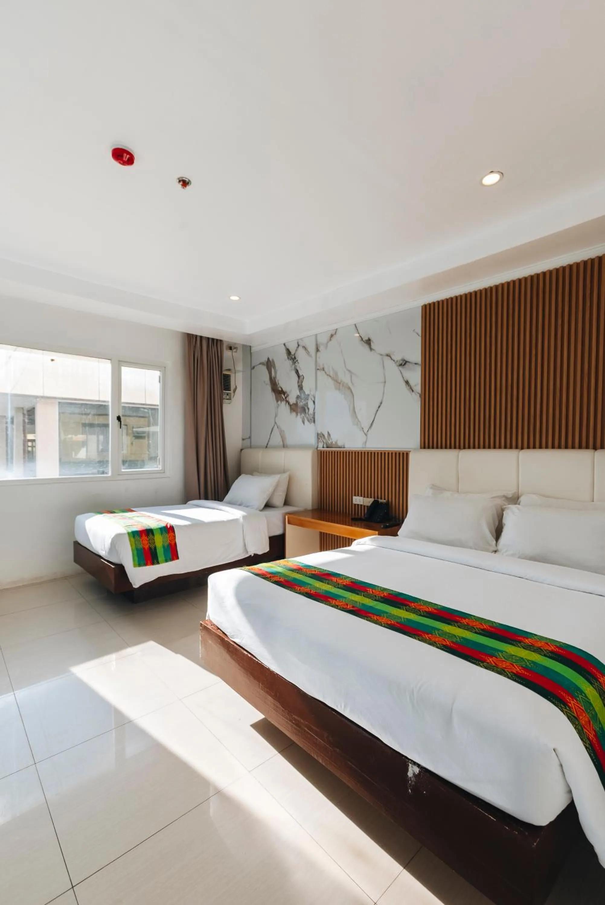 Bed in LM METRO HOTEL