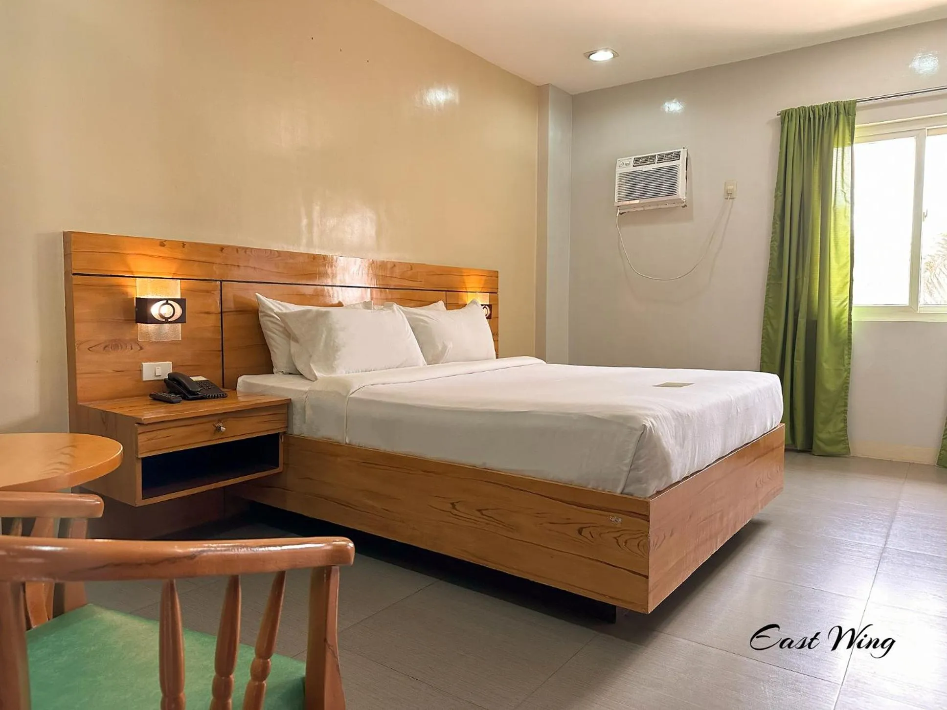 Bed in LM METRO HOTEL