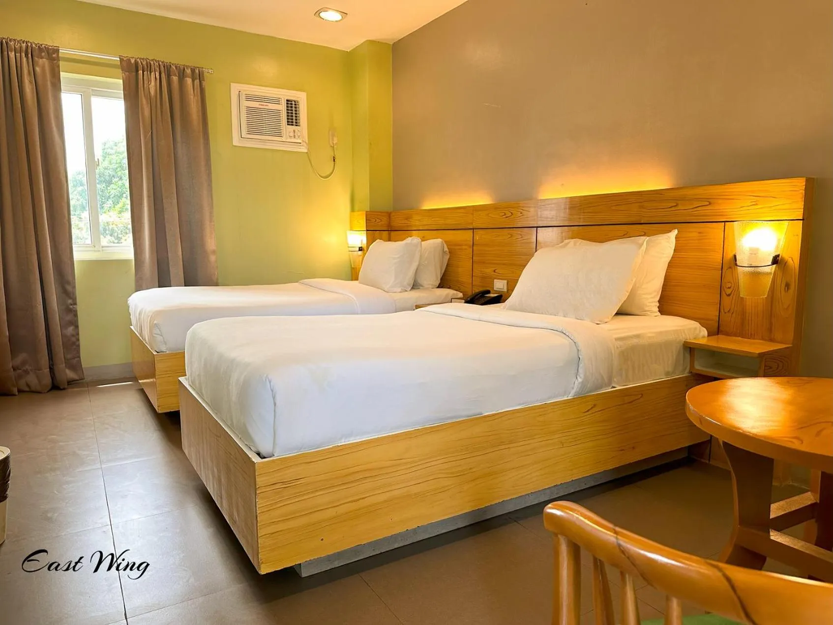 Bed in LM METRO HOTEL