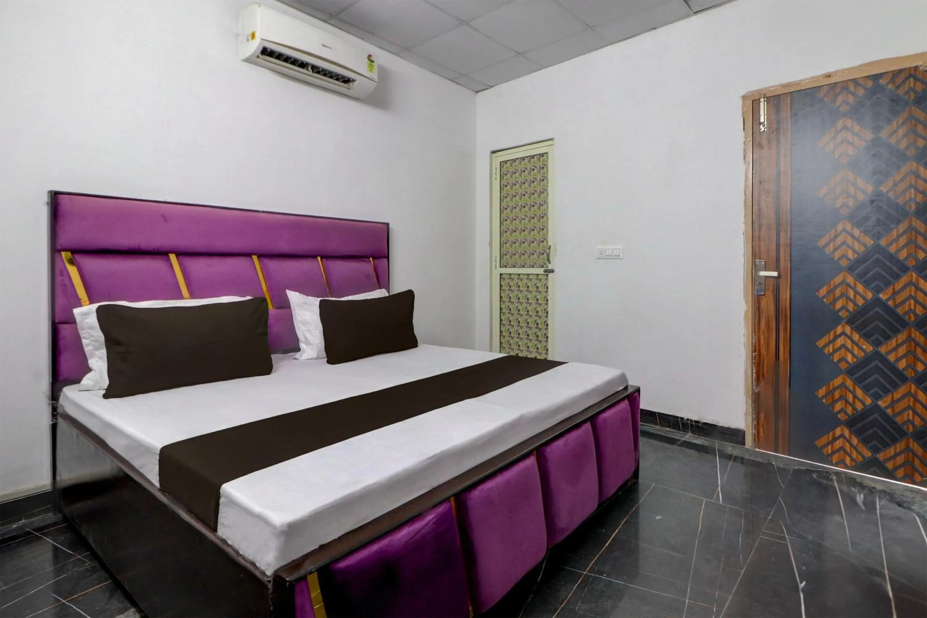 Bedroom, Bed in Hotel O Hotel Feel Inn