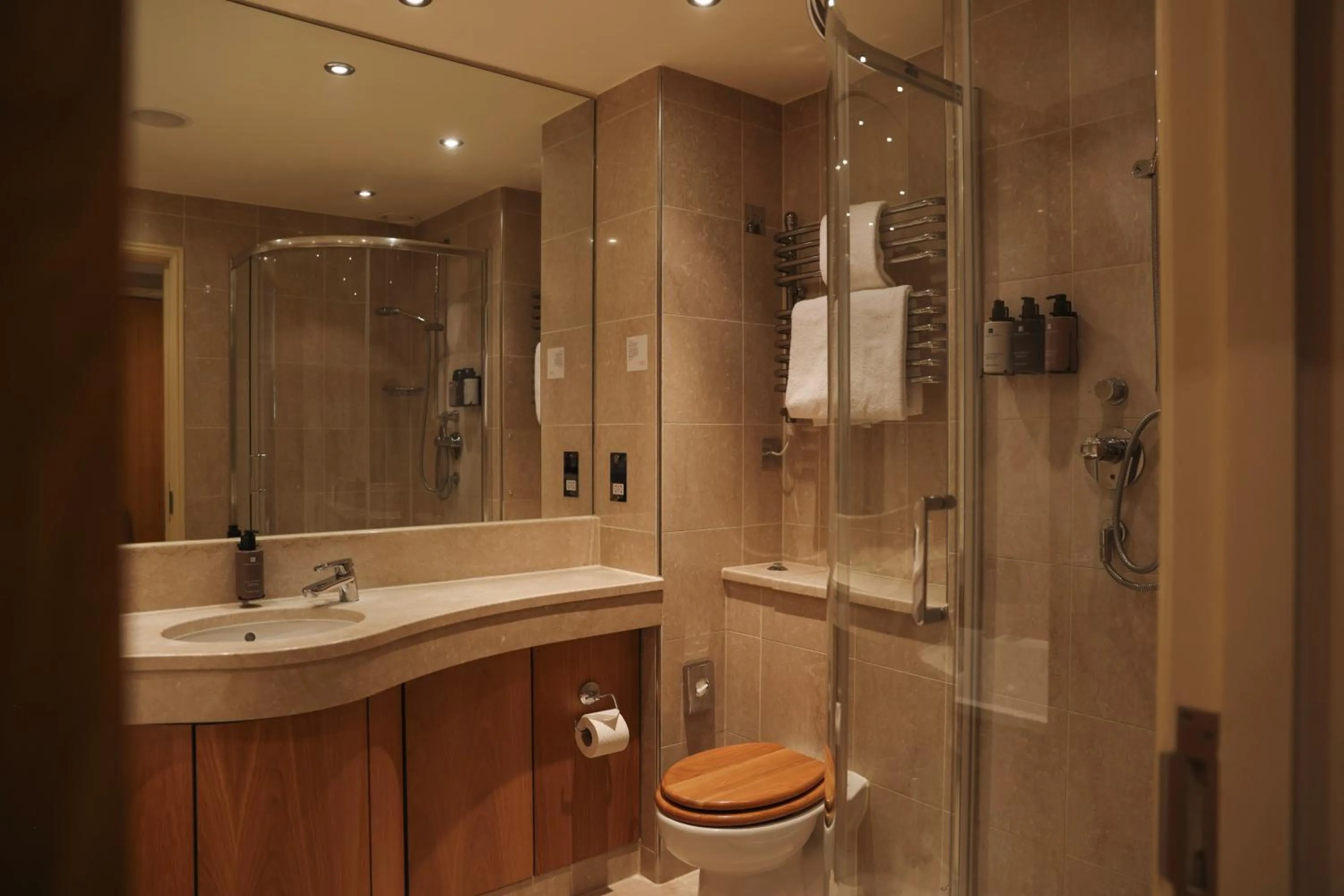 Shower in Donnington Hotel, Spa & Golf