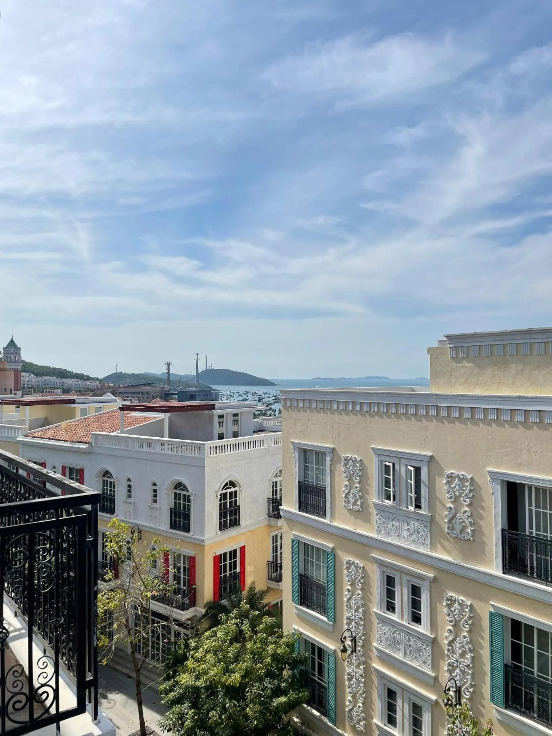 Day in Lotus Home Hillside