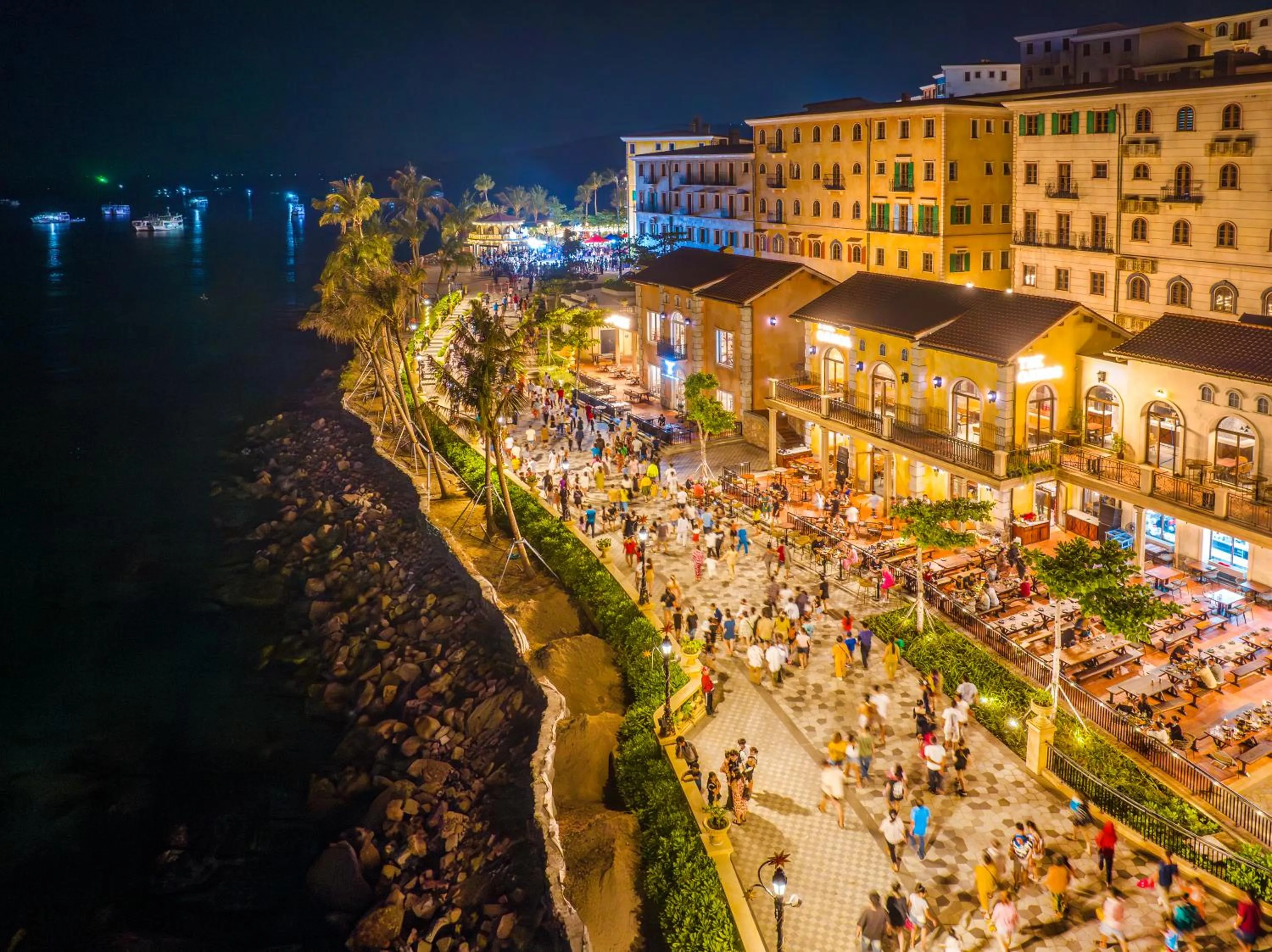 Night in Lotus Home Hillside